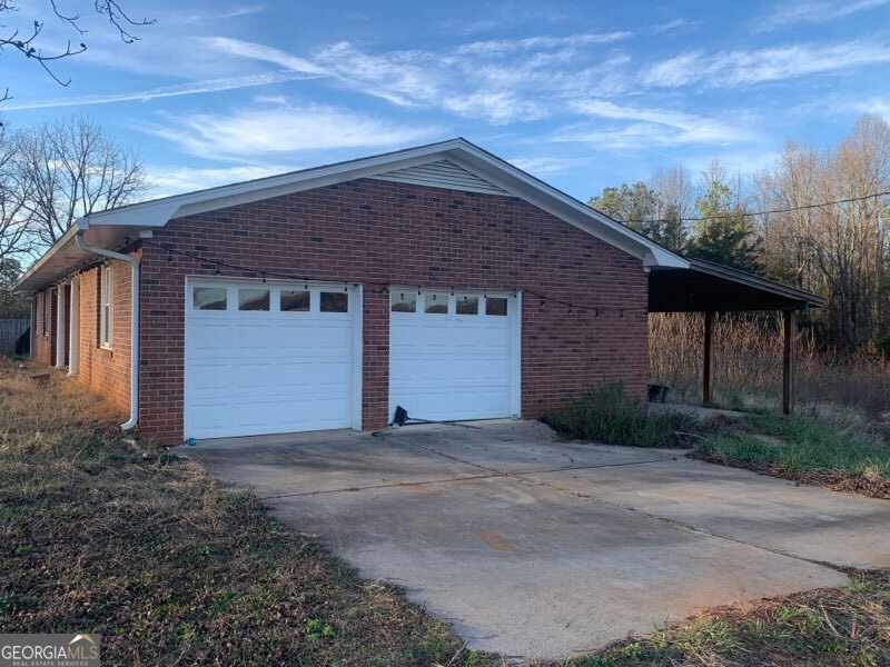 8750 Sandy Cross Road Property Photo 4