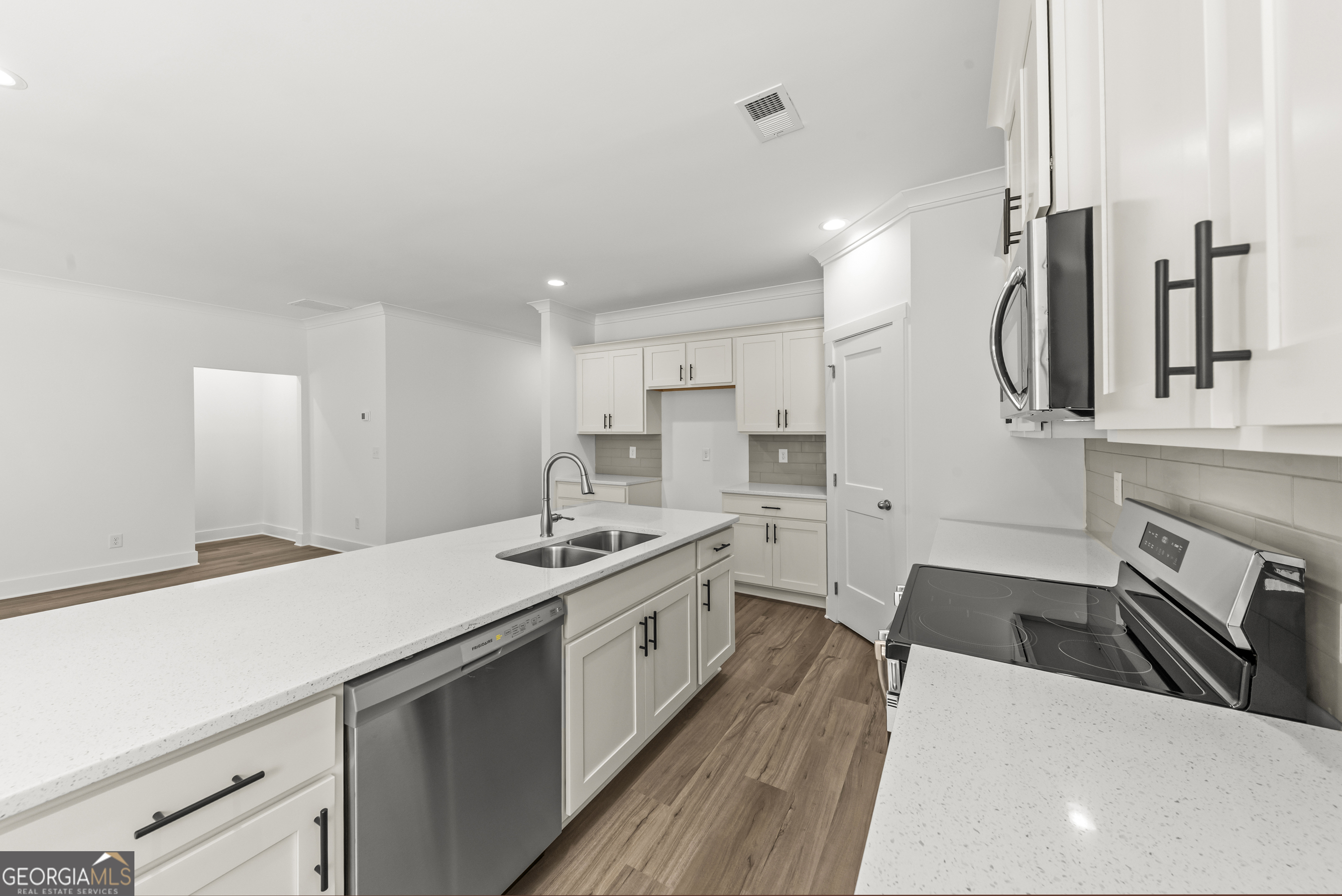 1121 Silverton Drive Property Photo 20
