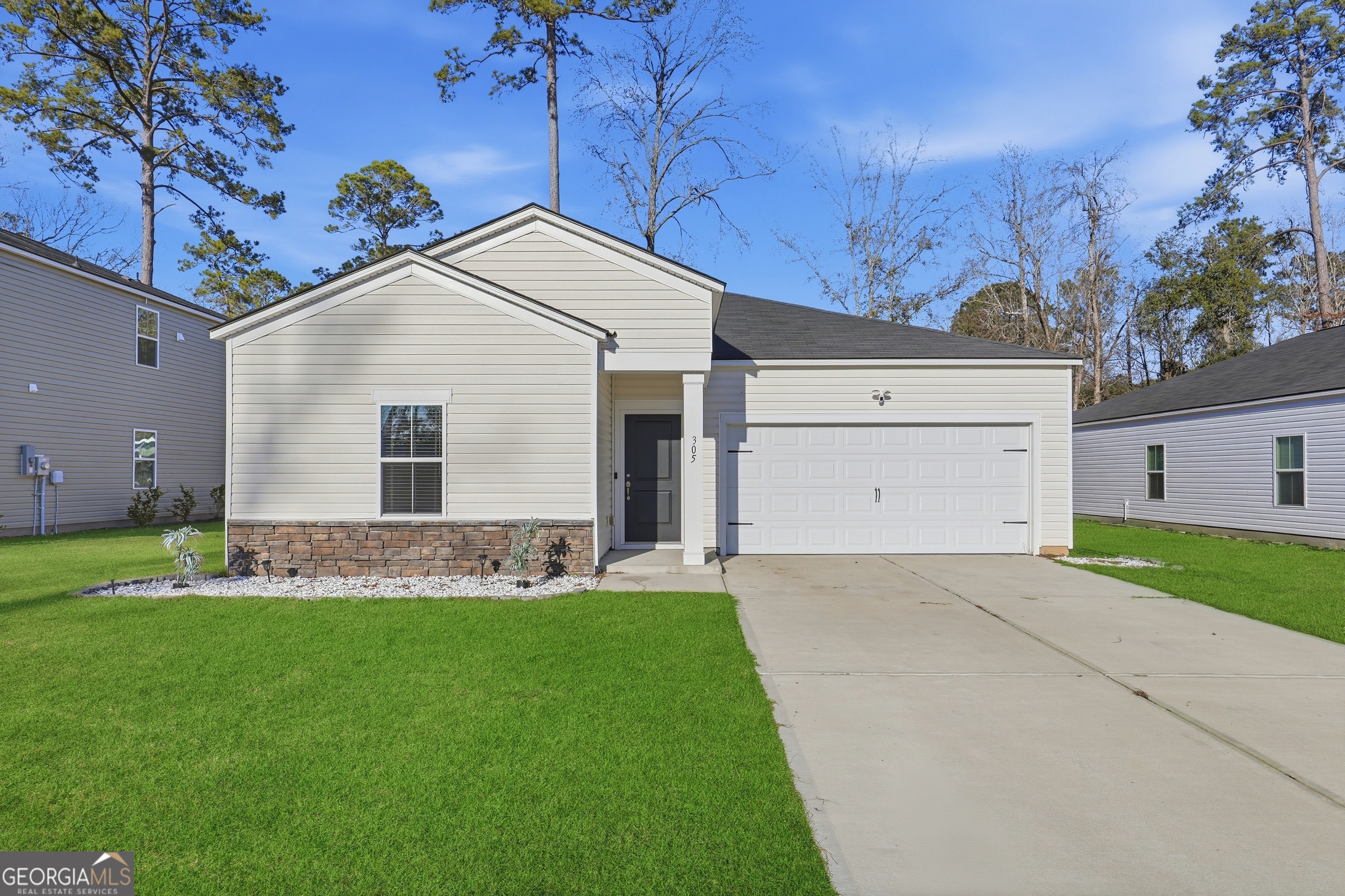 305 Lillian Street Property Photo 1