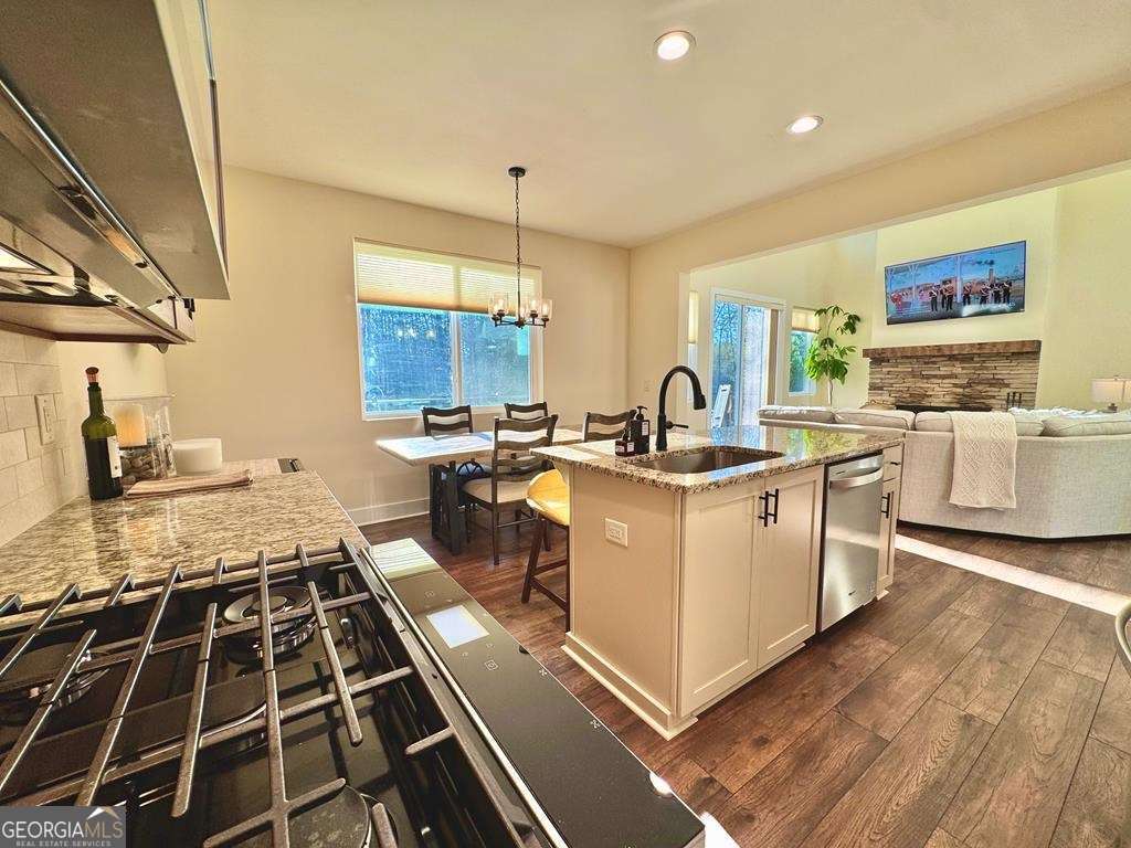 939 Sunset Road Property Photo 4
