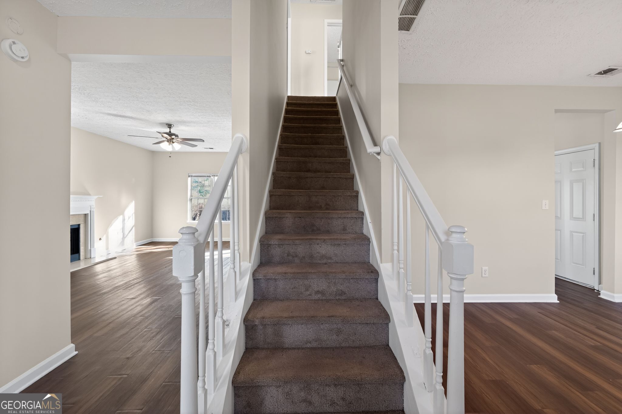 4292 Linecrest Lane Property Photo 5