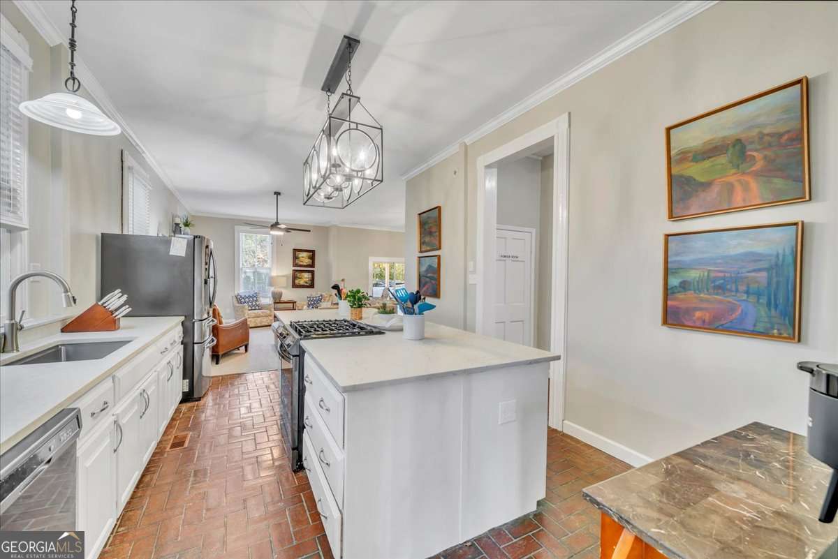 522 S Lee Street Property Photo 10