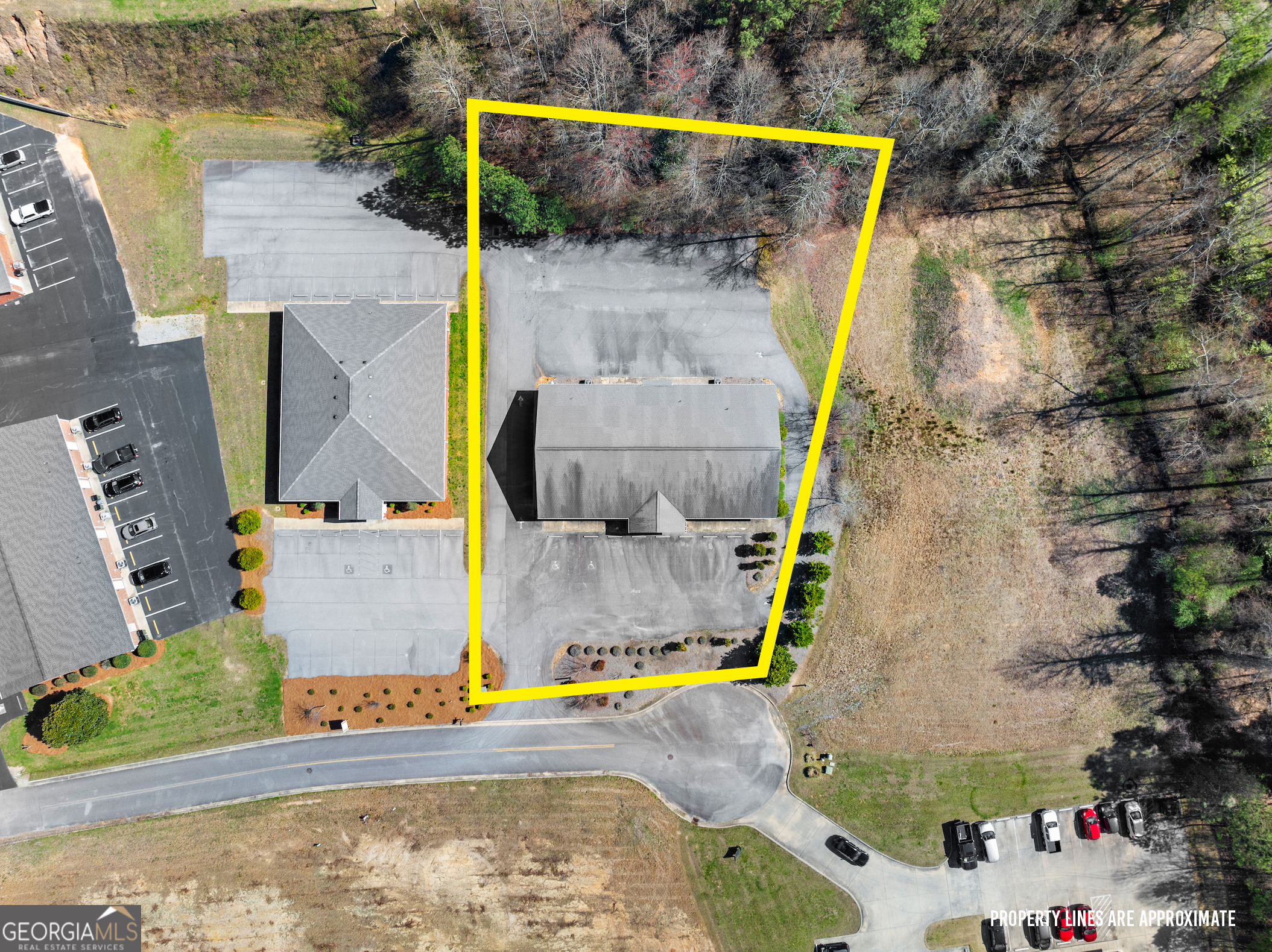 135 Midway Crossing Property Photo 3