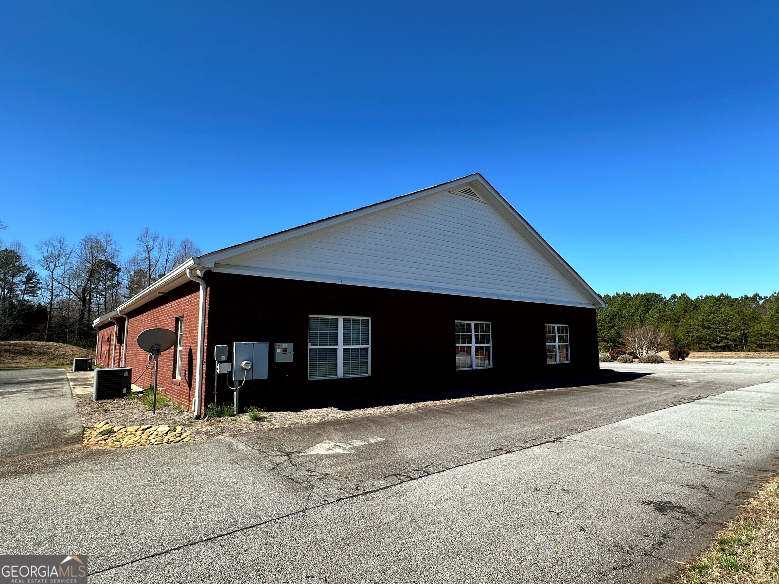 135 Midway Crossing Property Photo 7