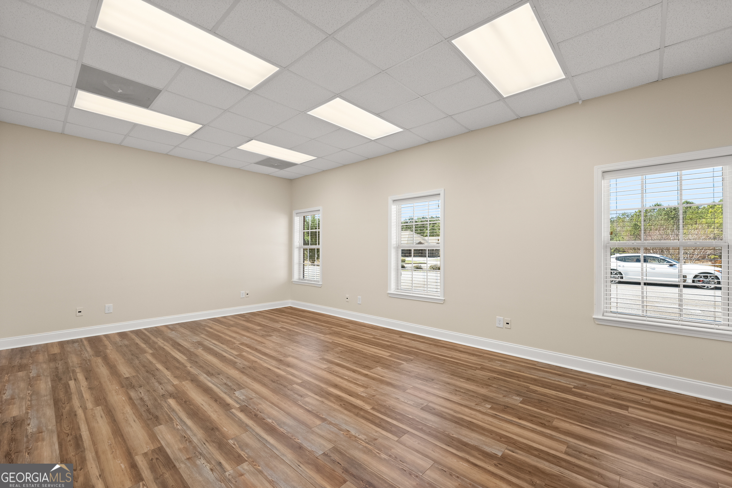 135 Midway Crossing Property Photo 10