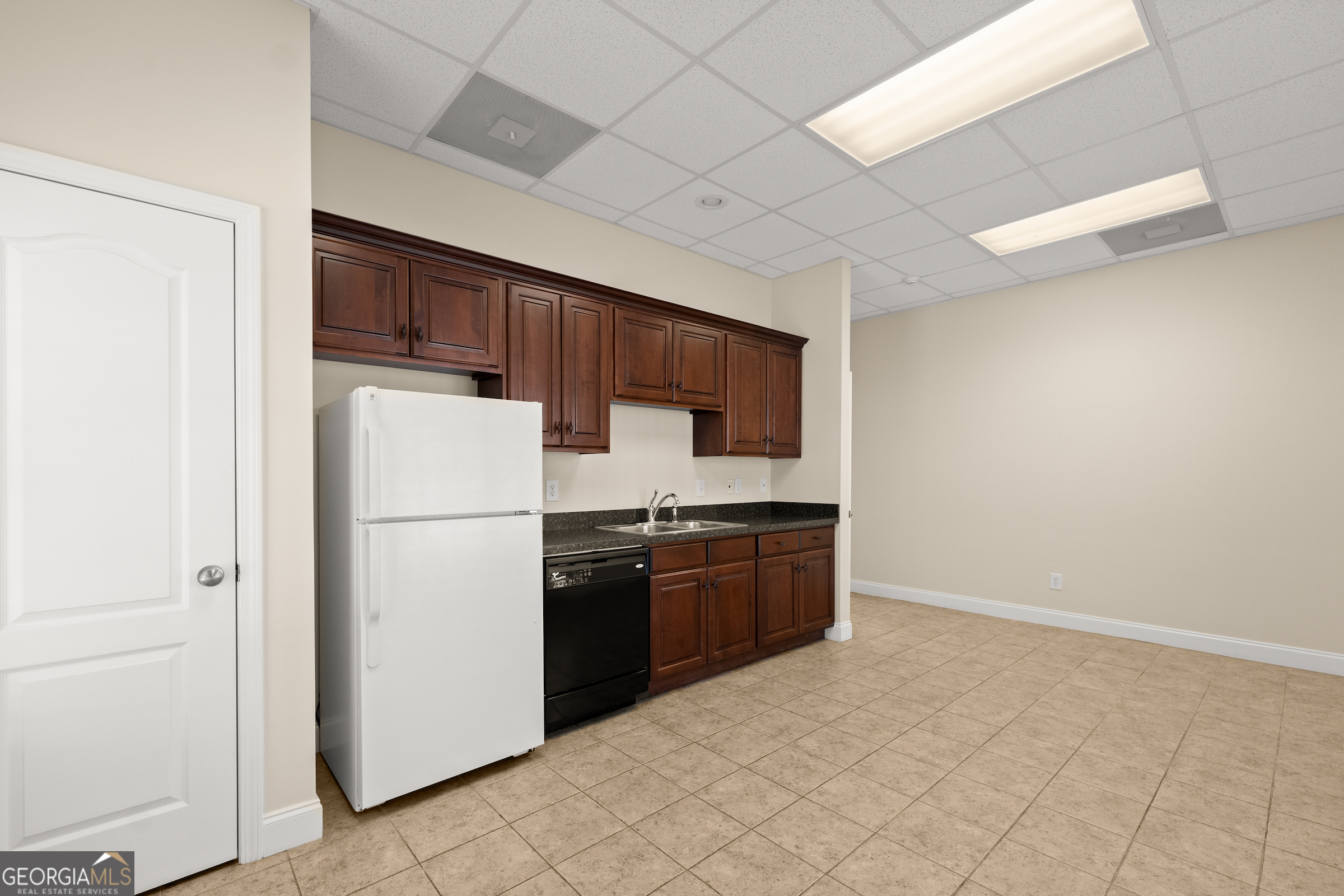 135 Midway Crossing Property Photo 14