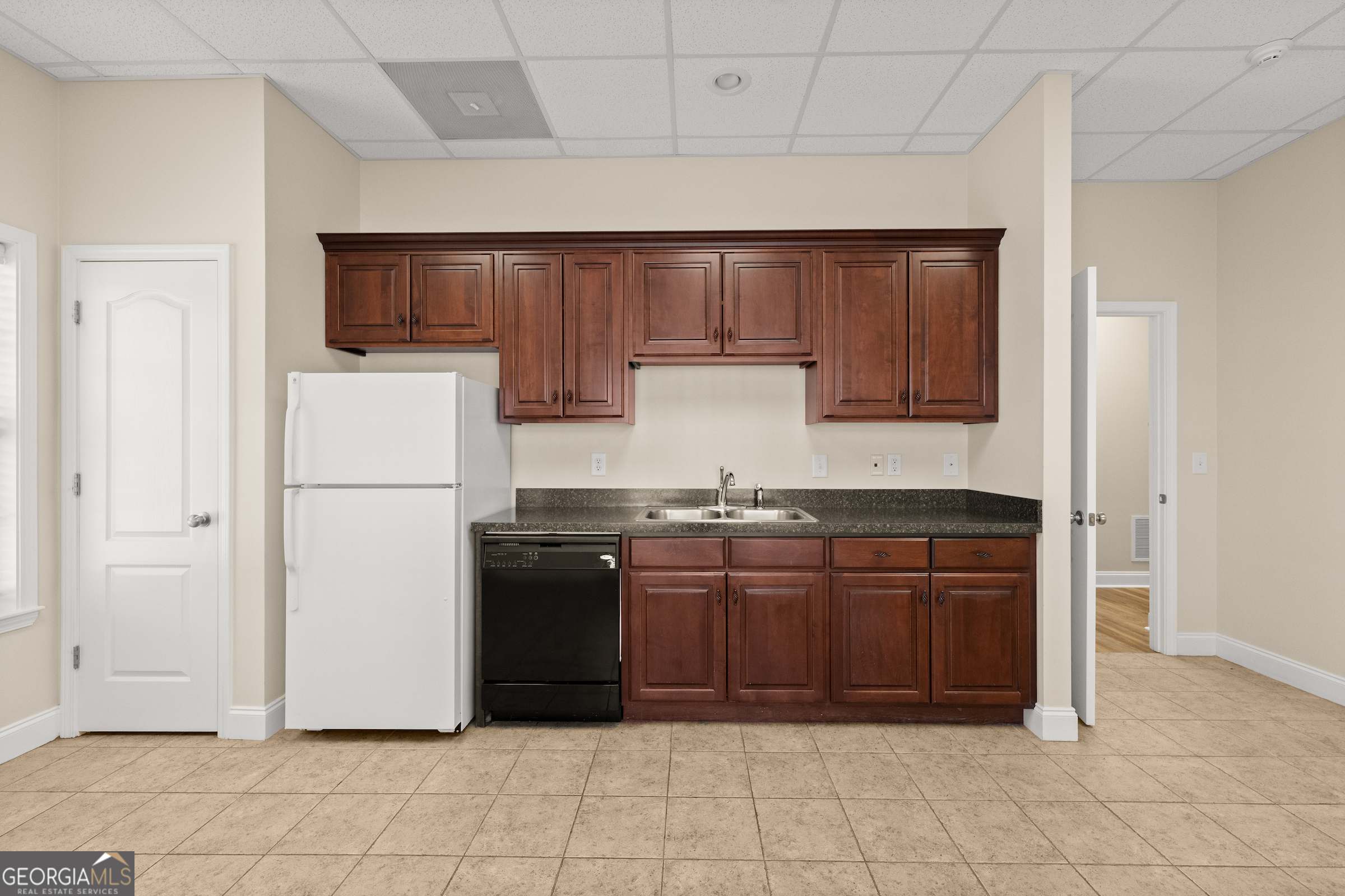135 Midway Crossing Property Photo 15