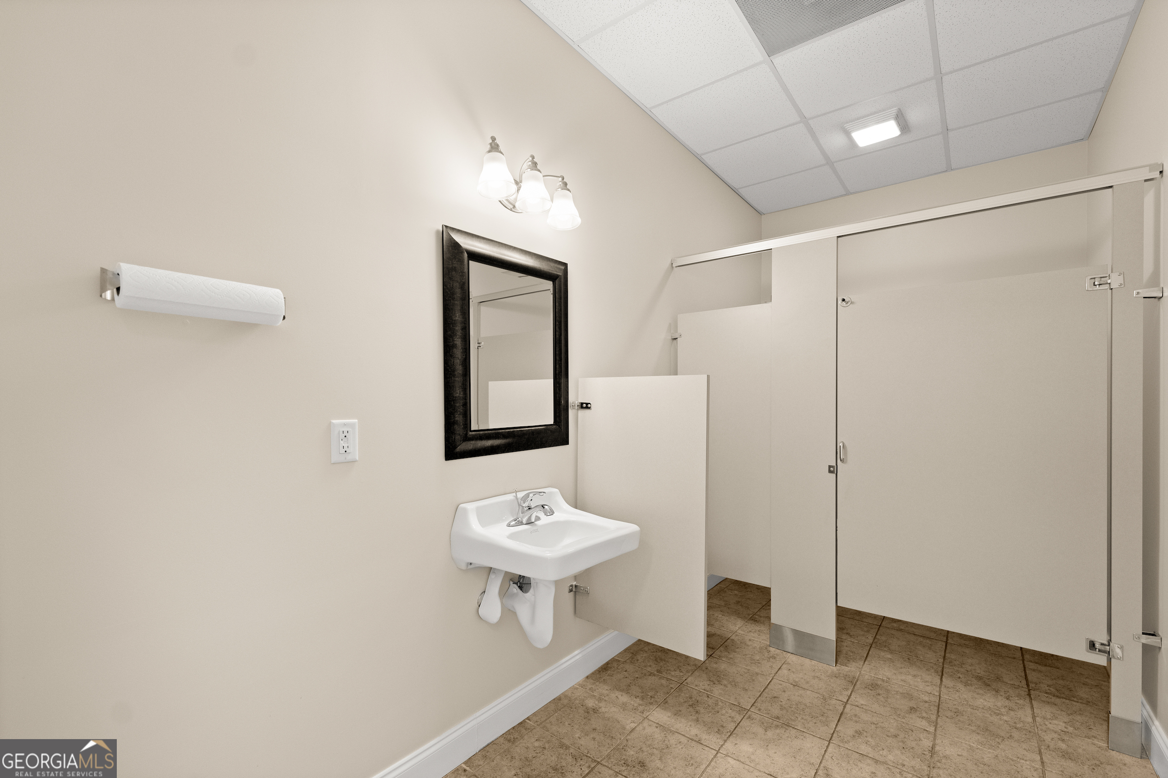 135 Midway Crossing Property Photo 16