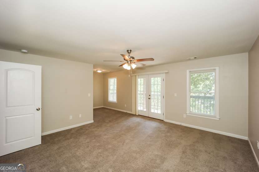 1112 Smith Street Property Photo 7