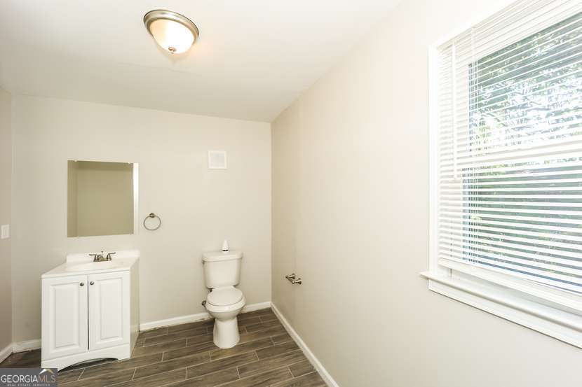 1112 Smith Street Property Photo 9