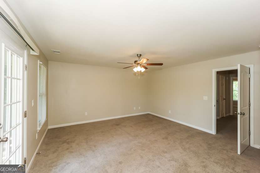 1112 Smith Street Property Photo 10