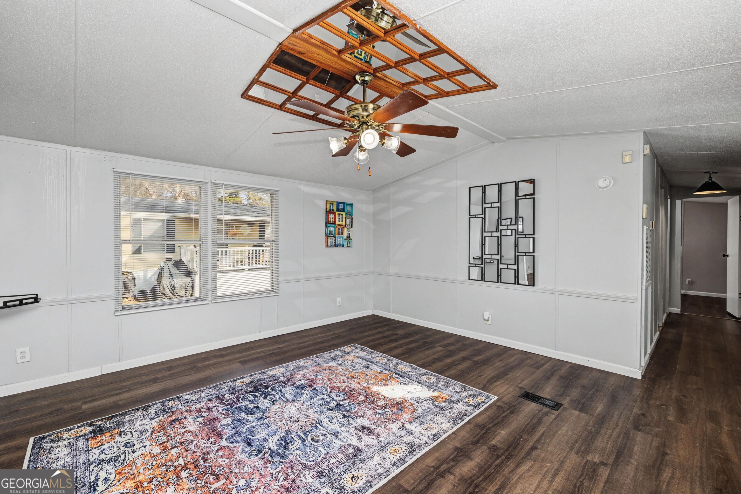 73 Lillian Circle Property Photo 4