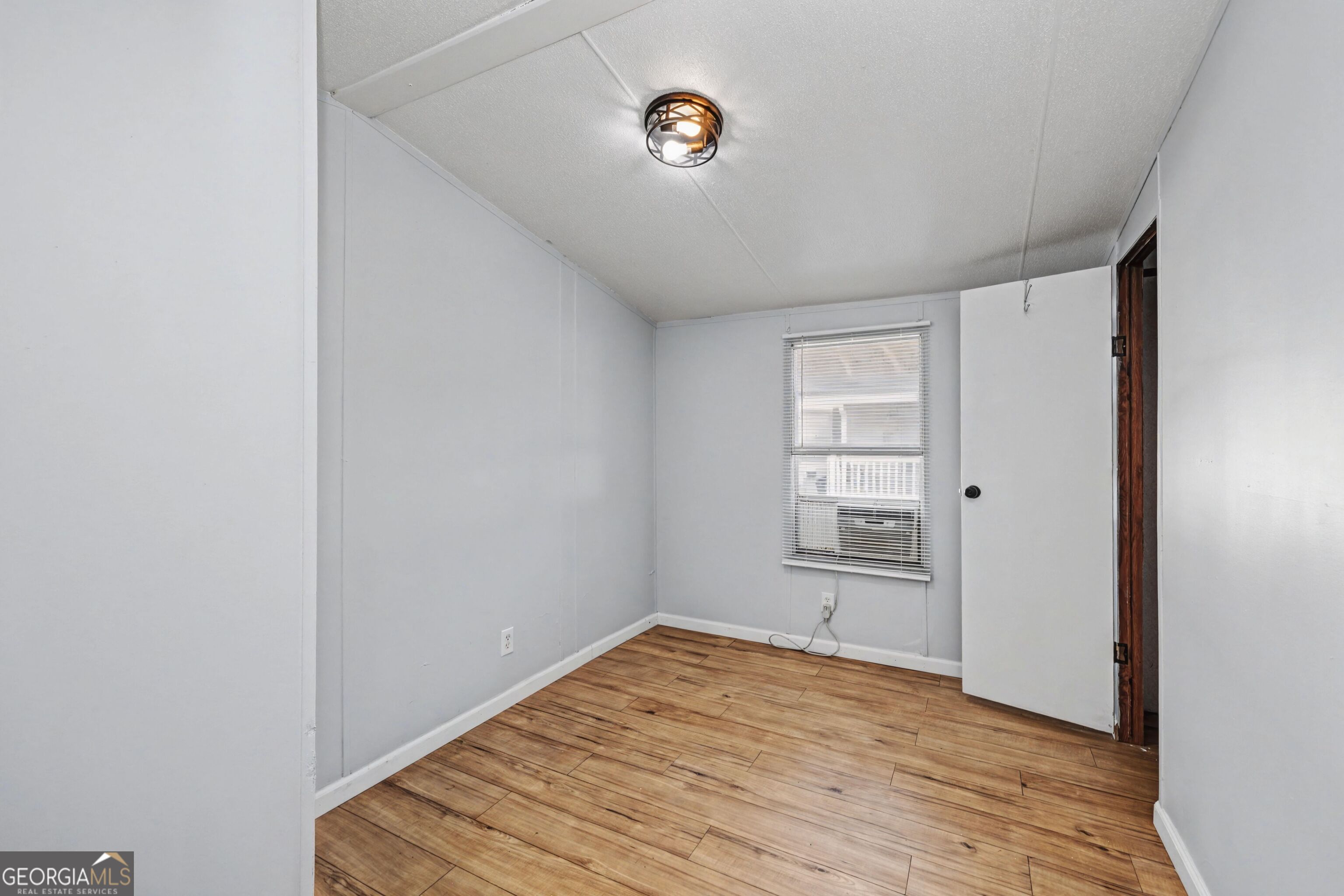 73 Lillian Circle Property Photo 13
