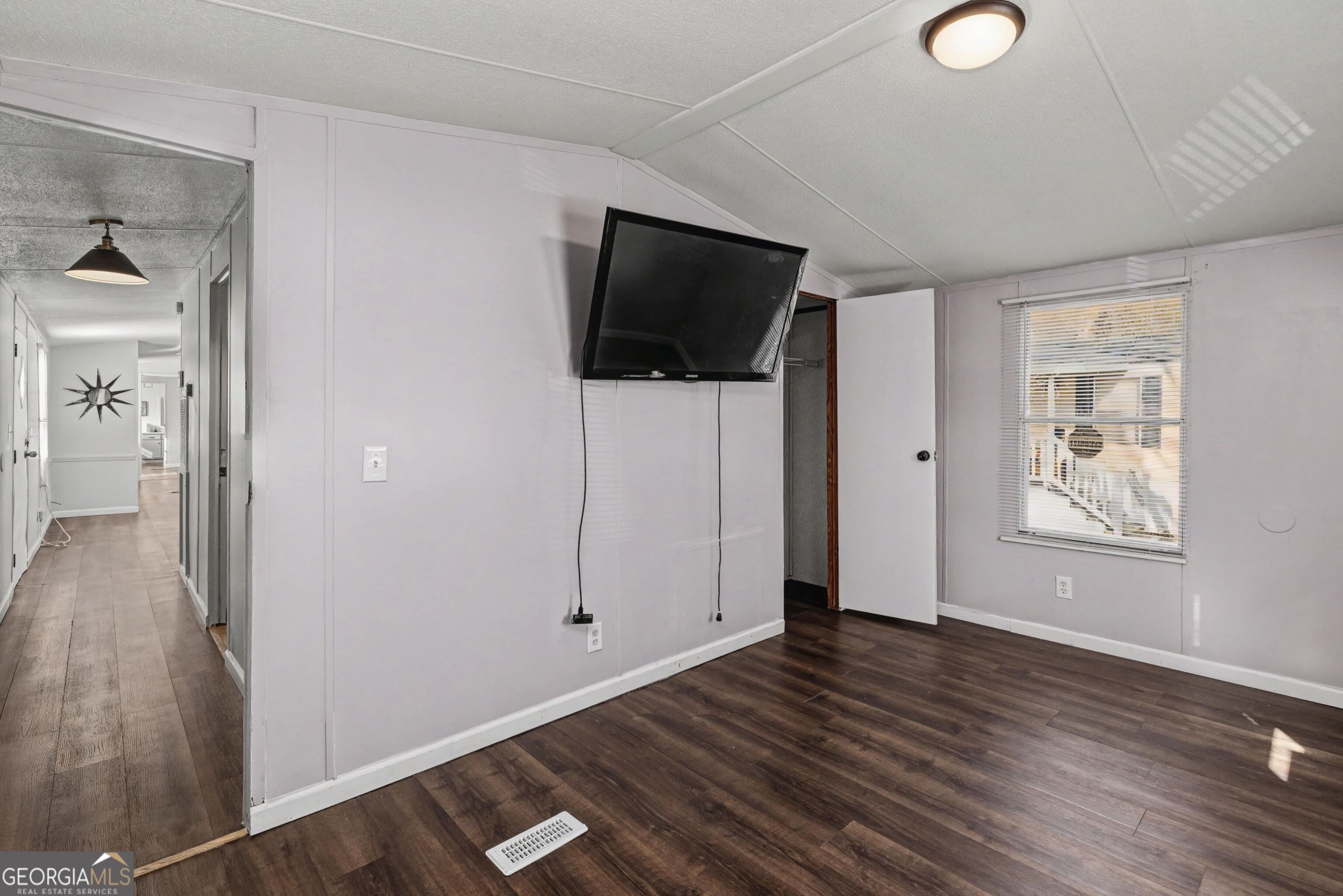 73 Lillian Circle Property Photo 17