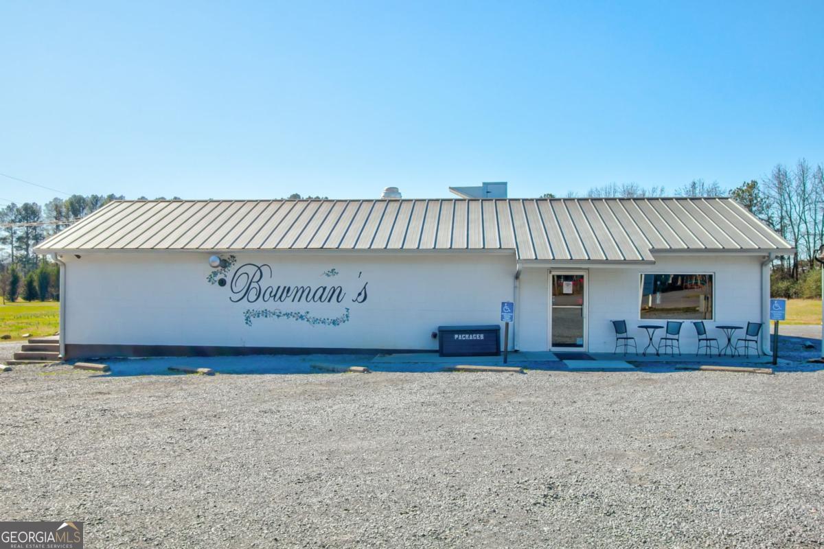 868 County Line Road Property Photo 1