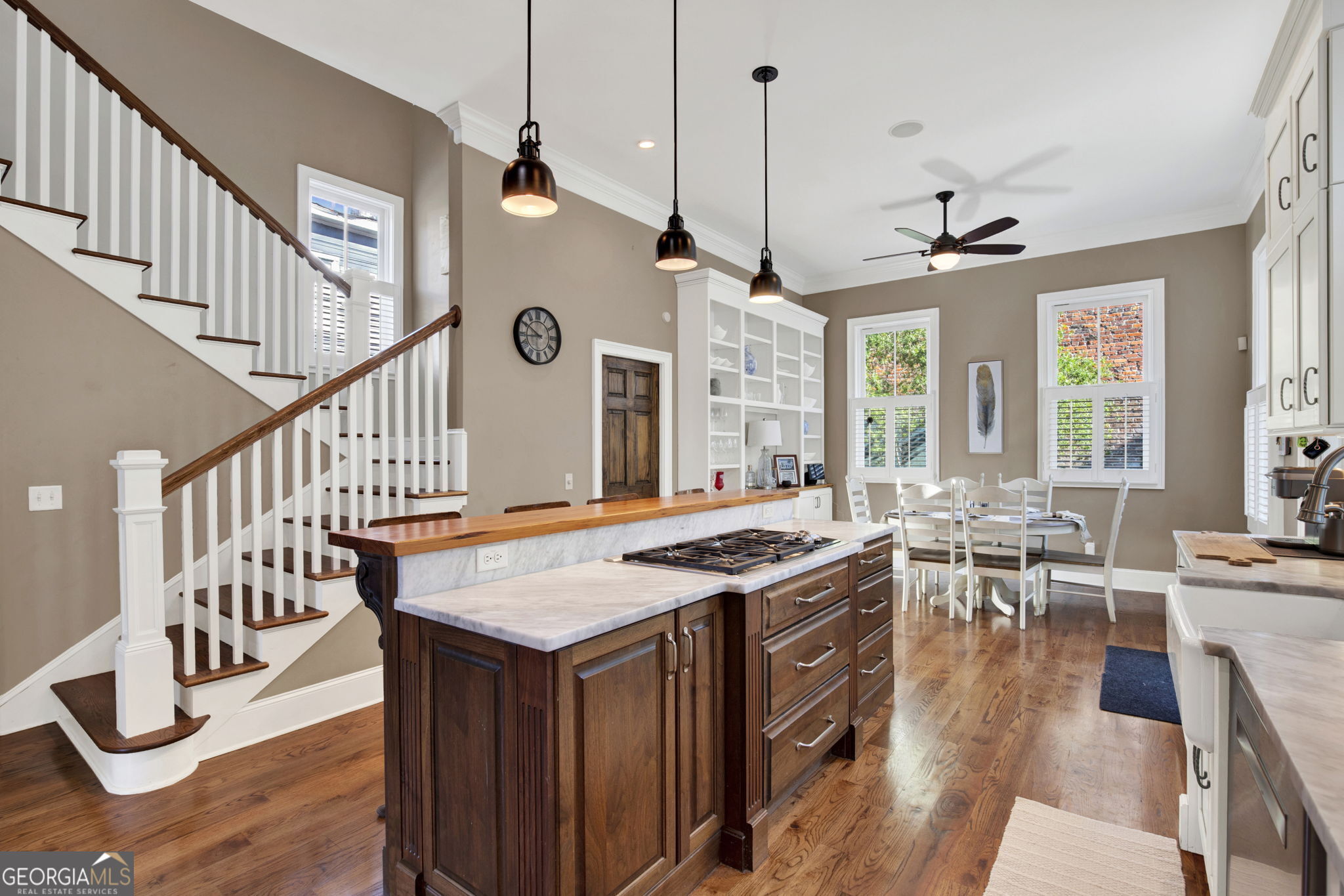 212 Houston Street Property Photo 6