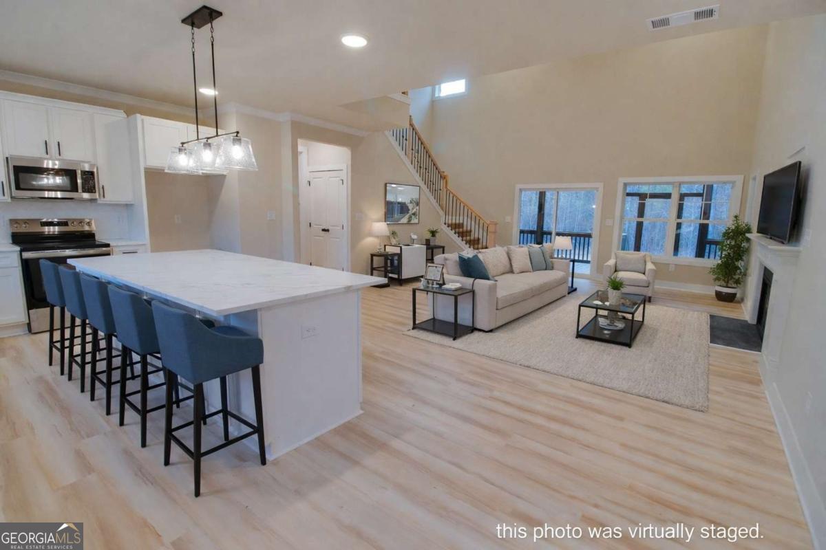 1021 Pointe S Property Photo 5