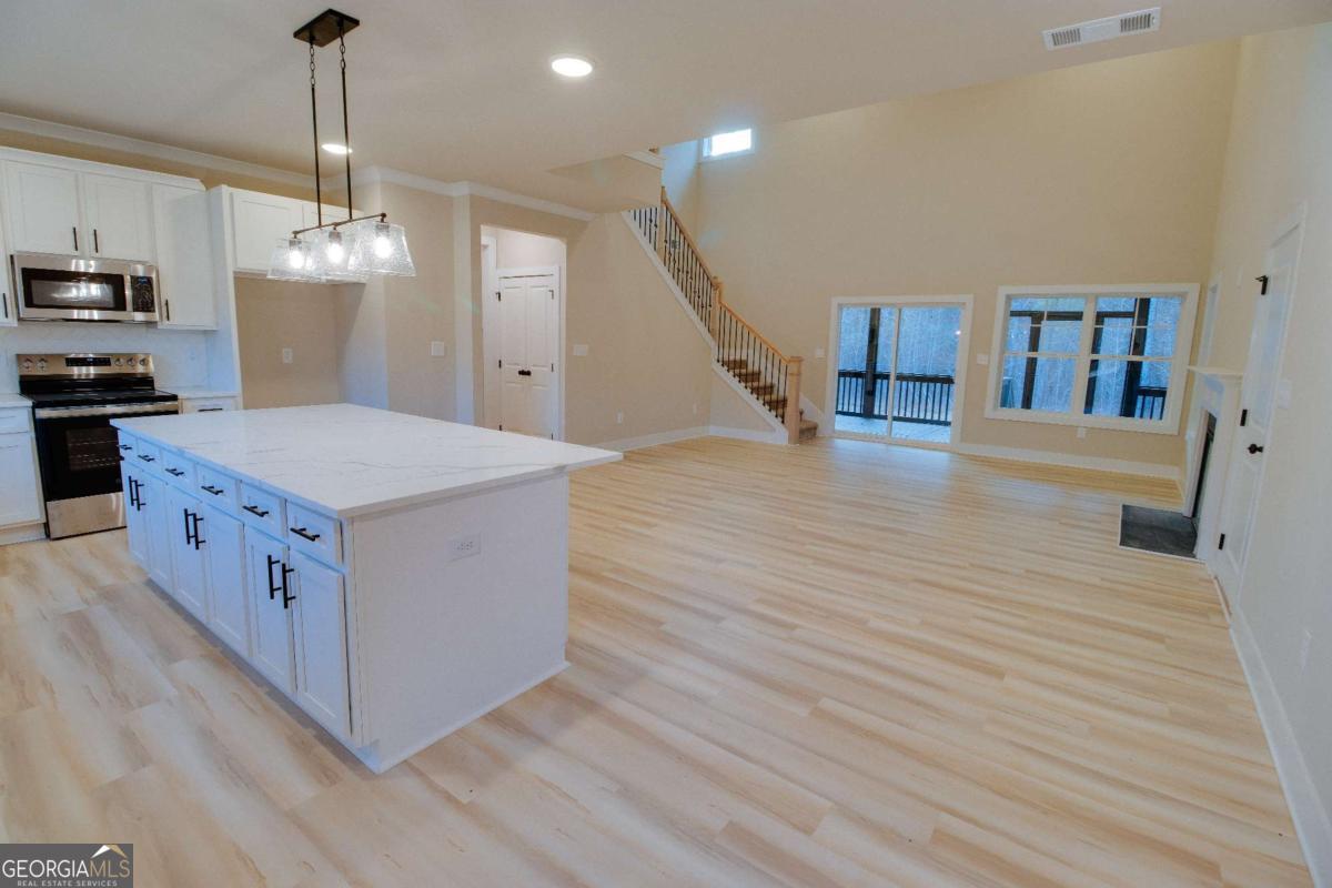 1021 Pointe S Property Photo 6