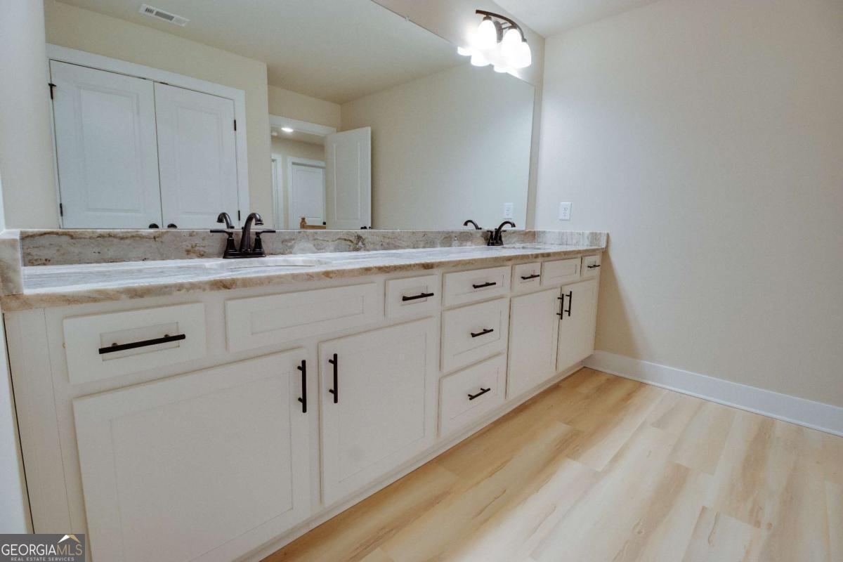 1021 Pointe S Property Photo 19