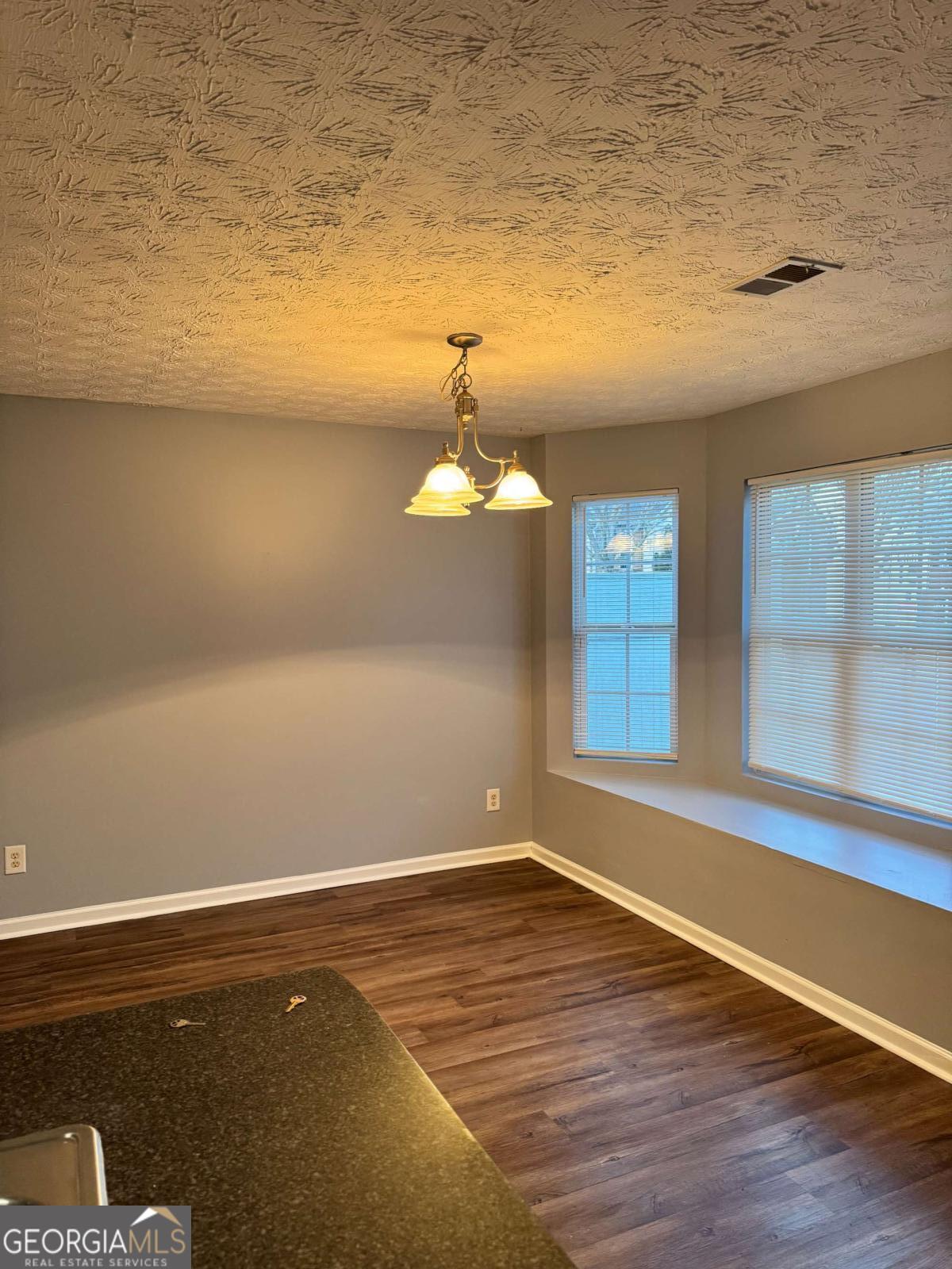 1754 Grove Way Property Photo 10