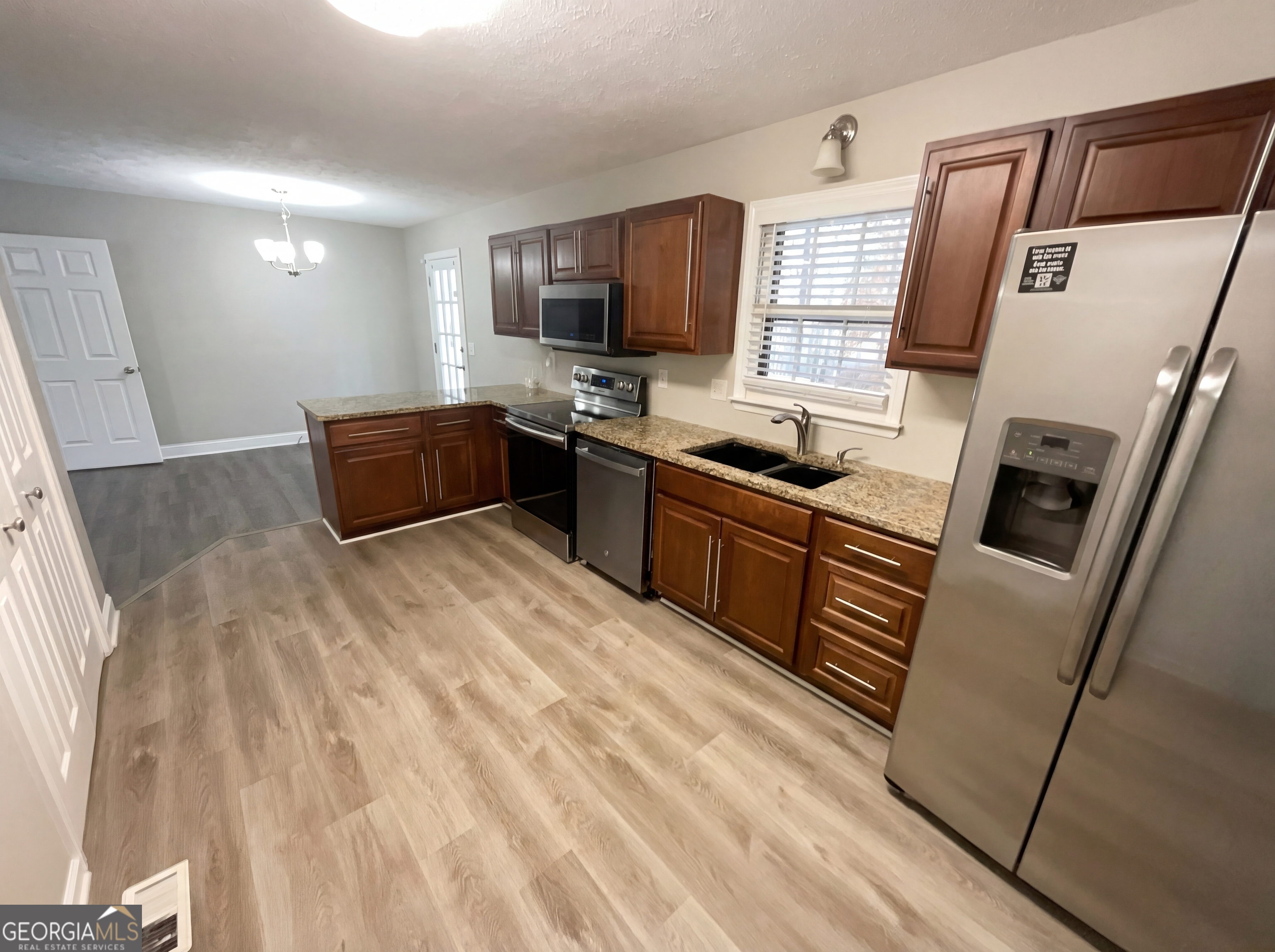 10 King Drive Property Photo 2