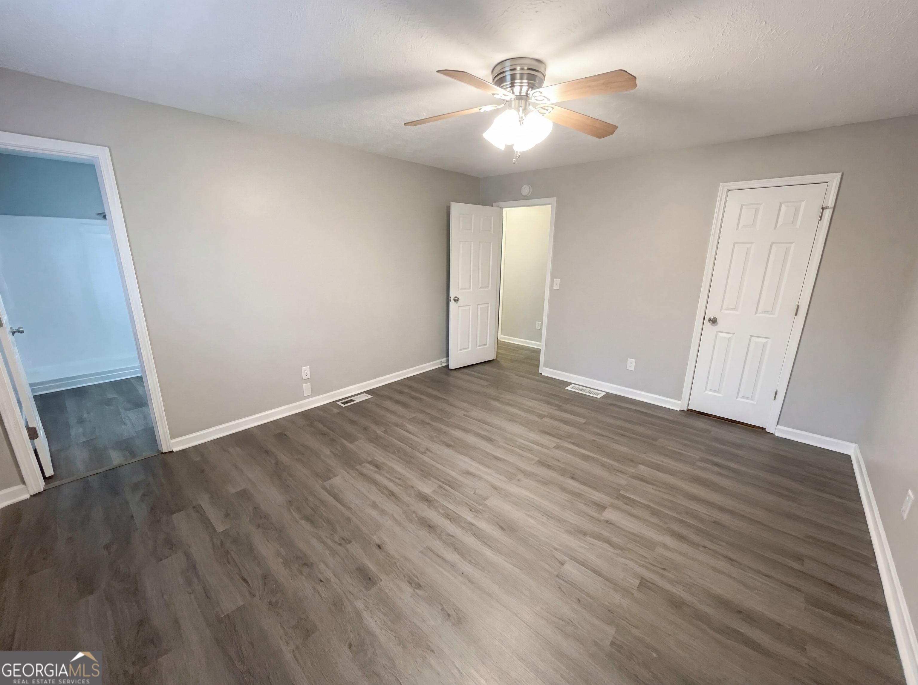 10 King Drive Property Photo 4