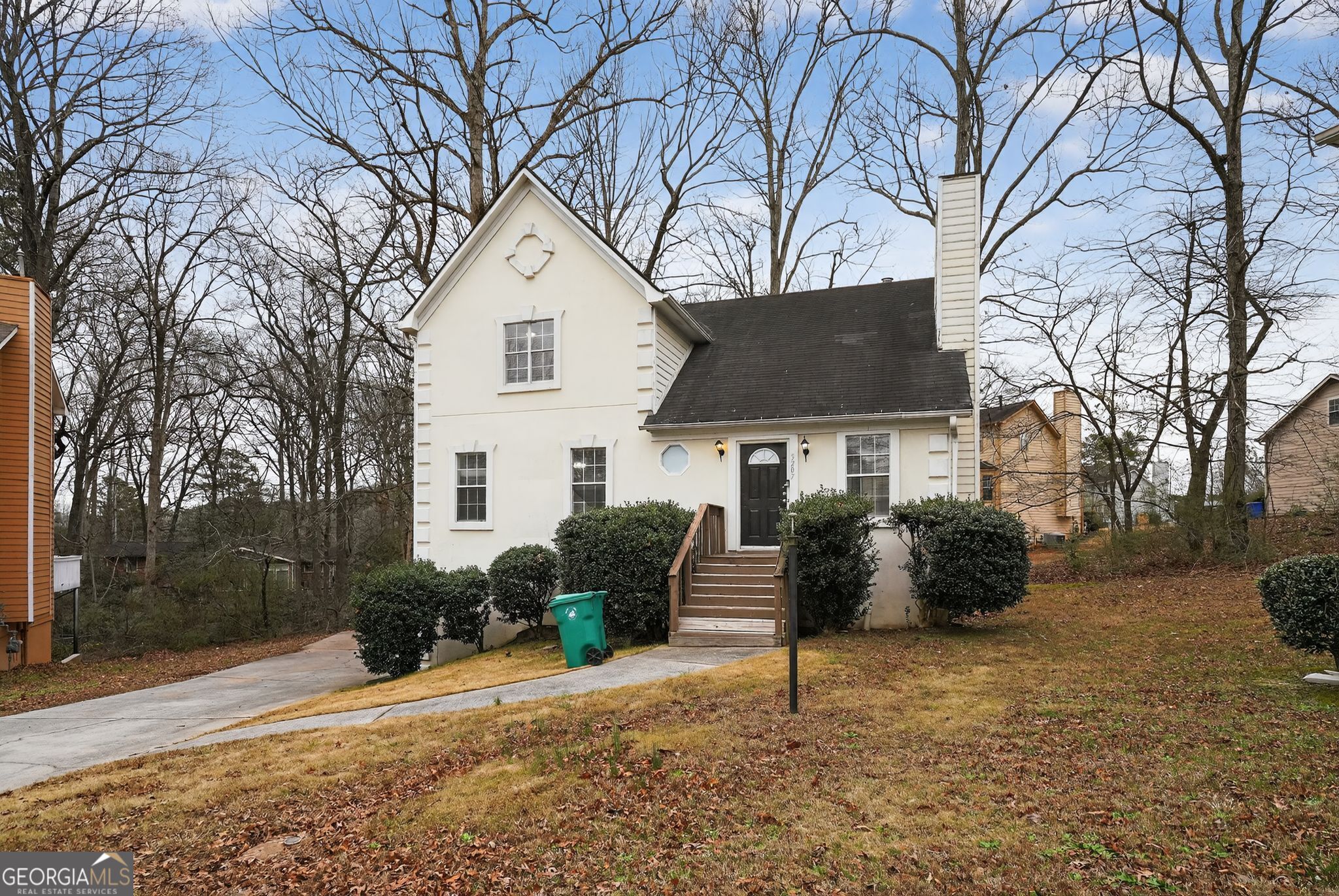 5207 Oaktree Court Property Photo 2
