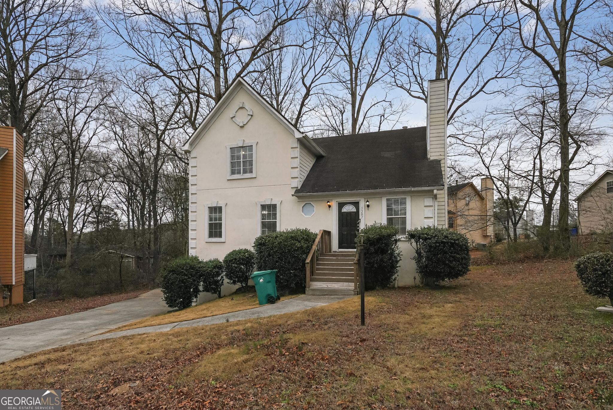 5207 Oaktree Court Property Photo 3