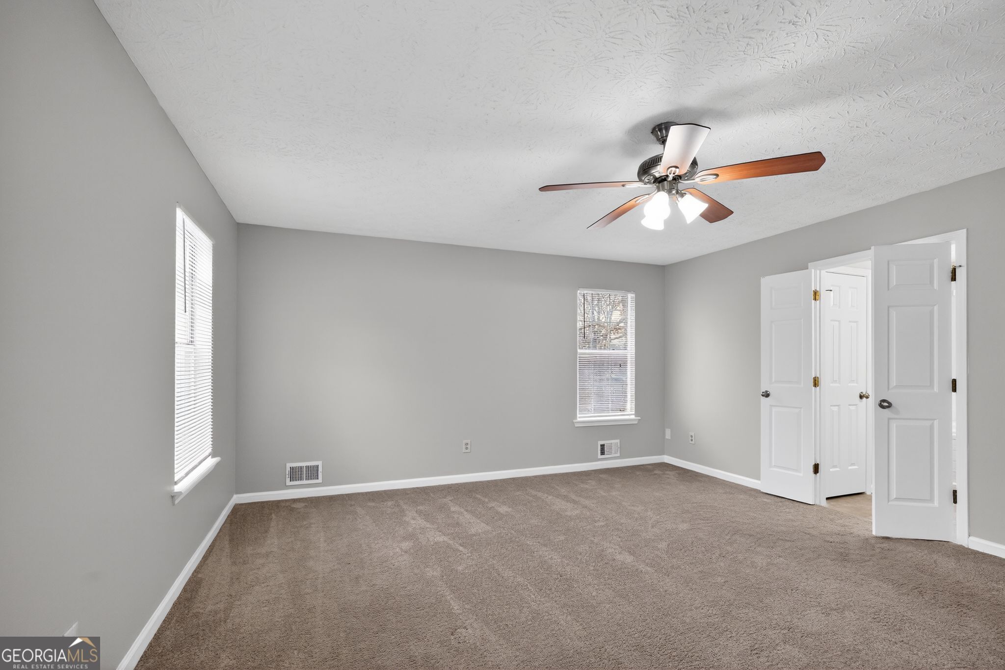5207 Oaktree Court Property Photo 28
