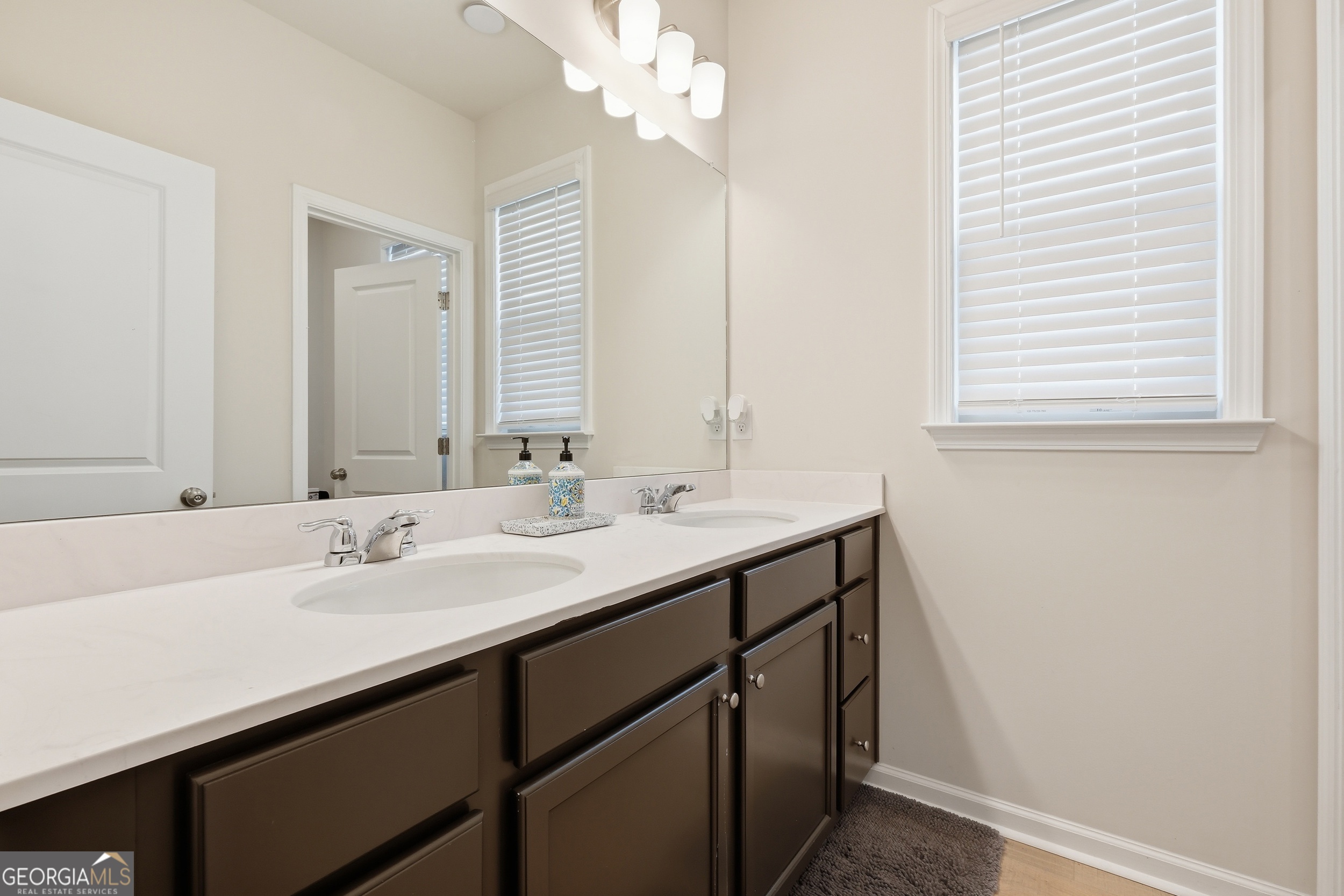 8820 Shipton Circle Property Photo 27