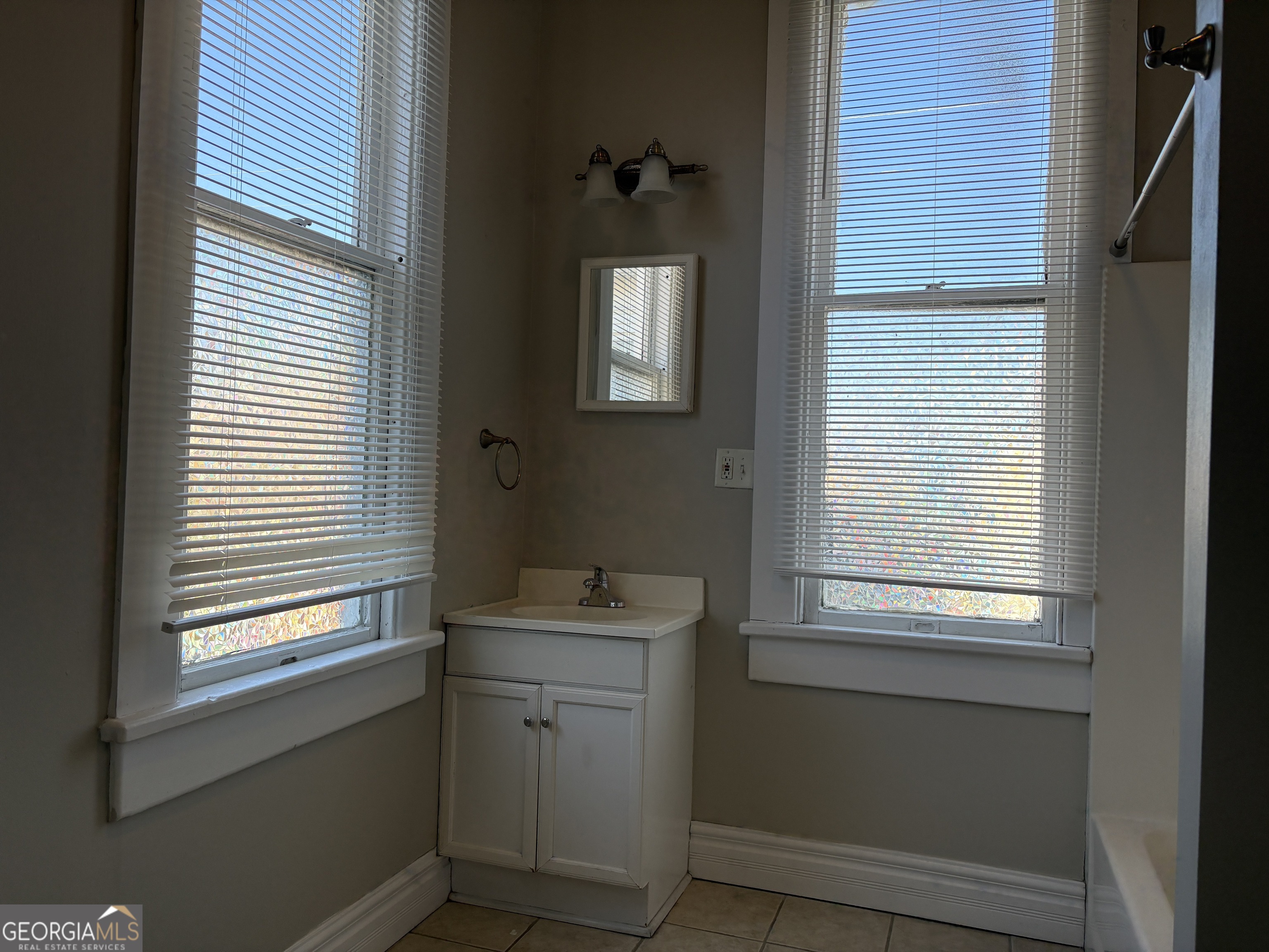 836 E Henry Street Unit C Property Photo 8