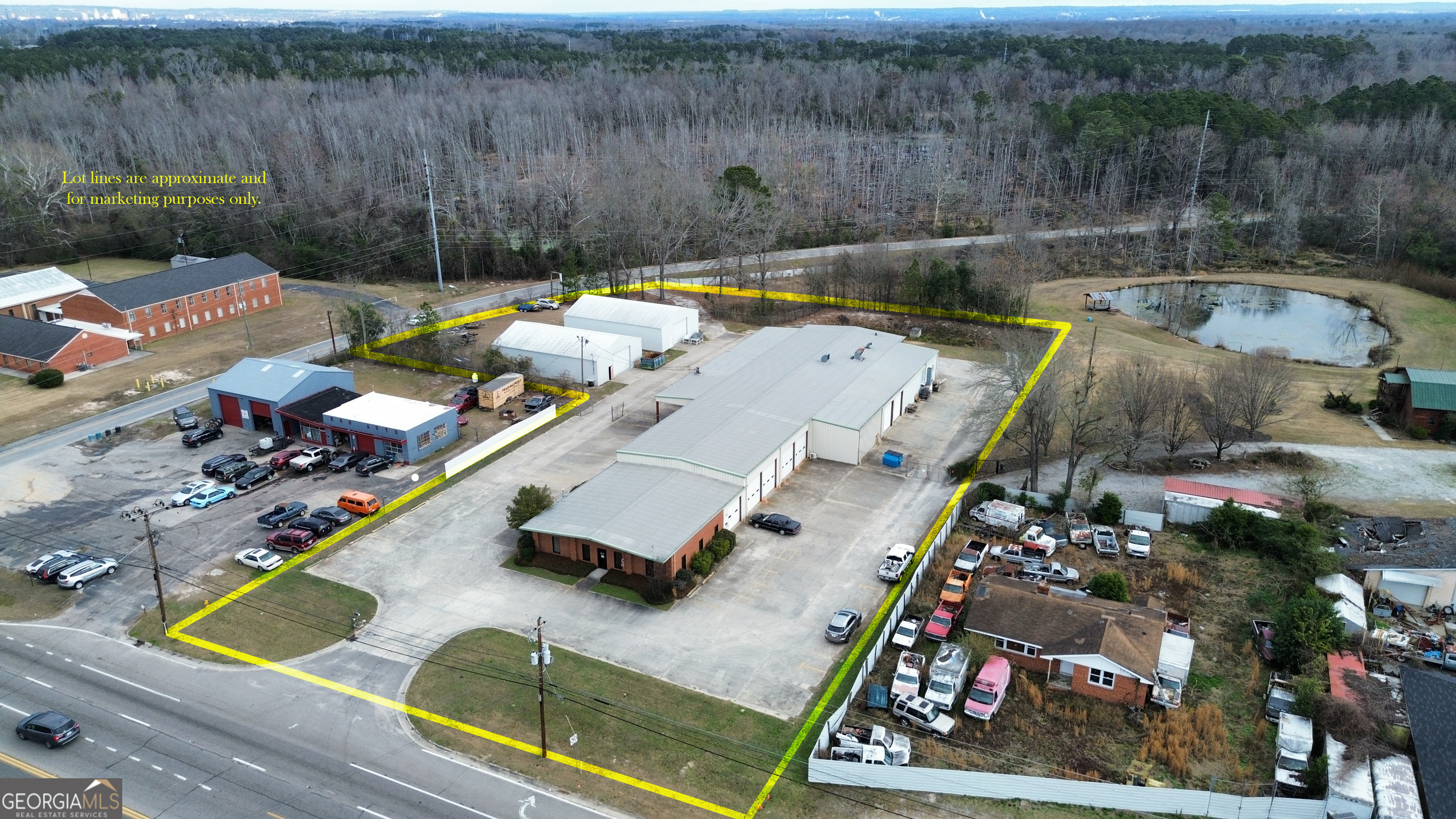2702 Mike Padgett Highway Property Photo 1