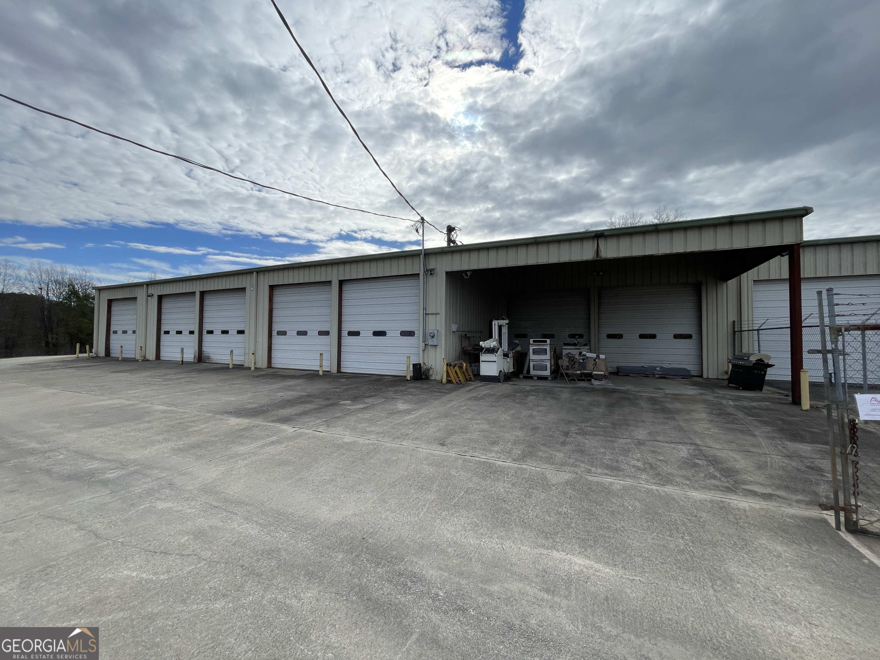 2702 Mike Padgett Highway Property Photo 3