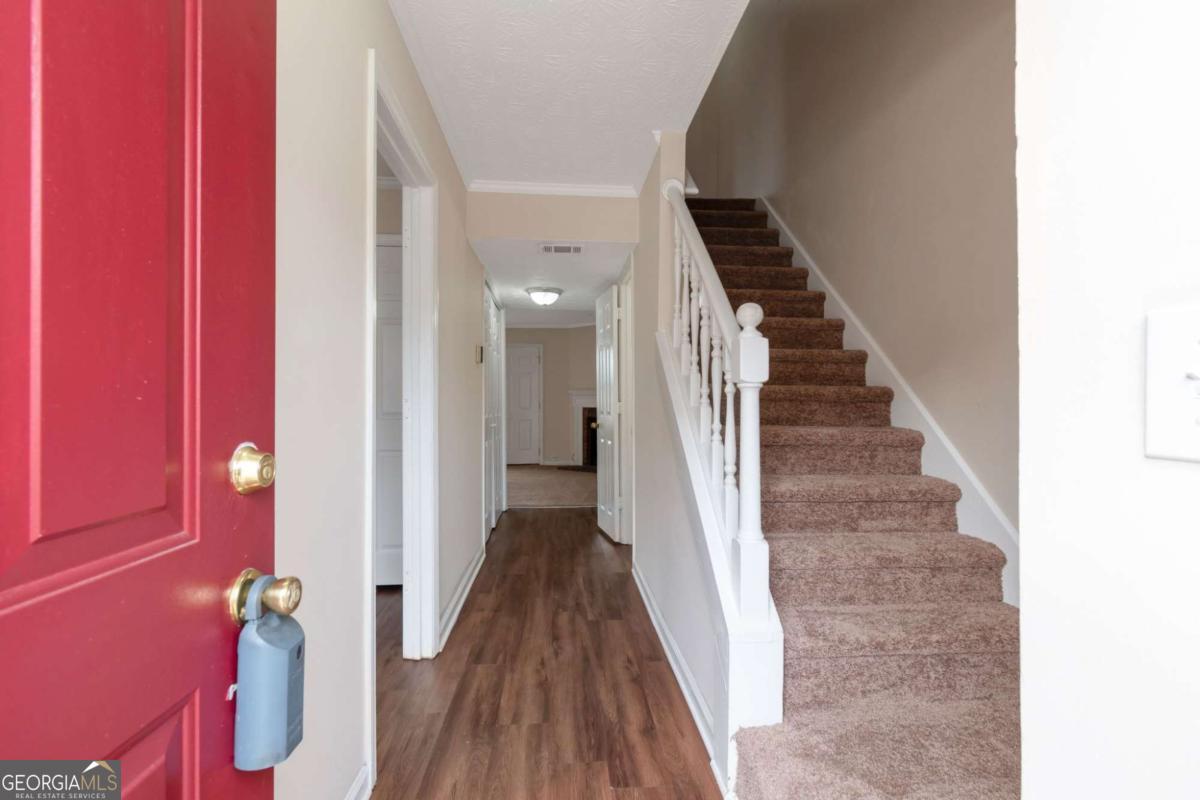 5633 Executive Way Property Photo 2