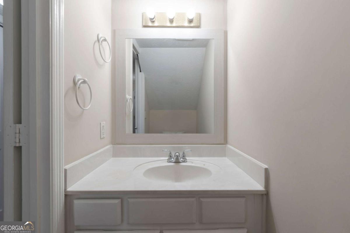 5633 Executive Way Property Photo 3