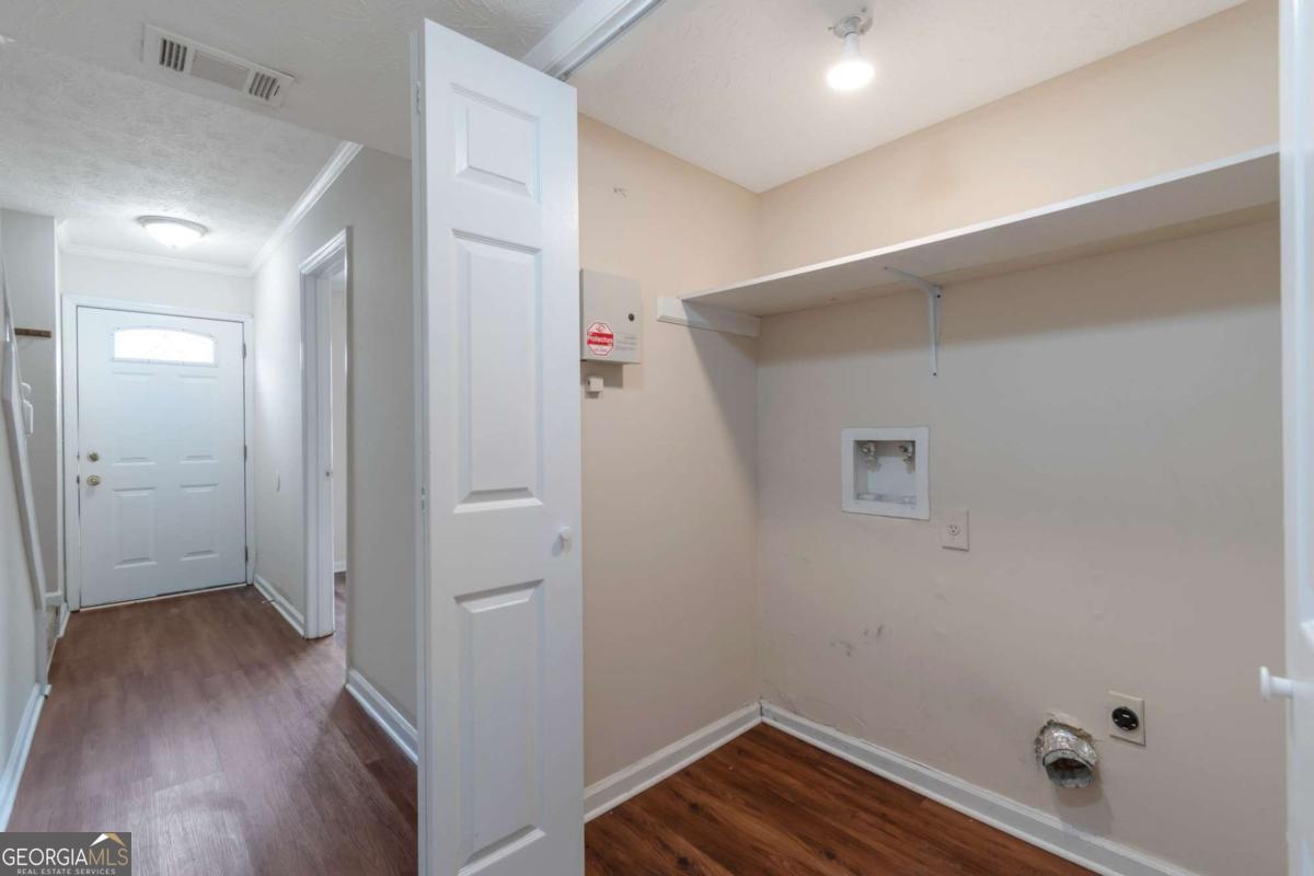 5633 Executive Way Property Photo 4