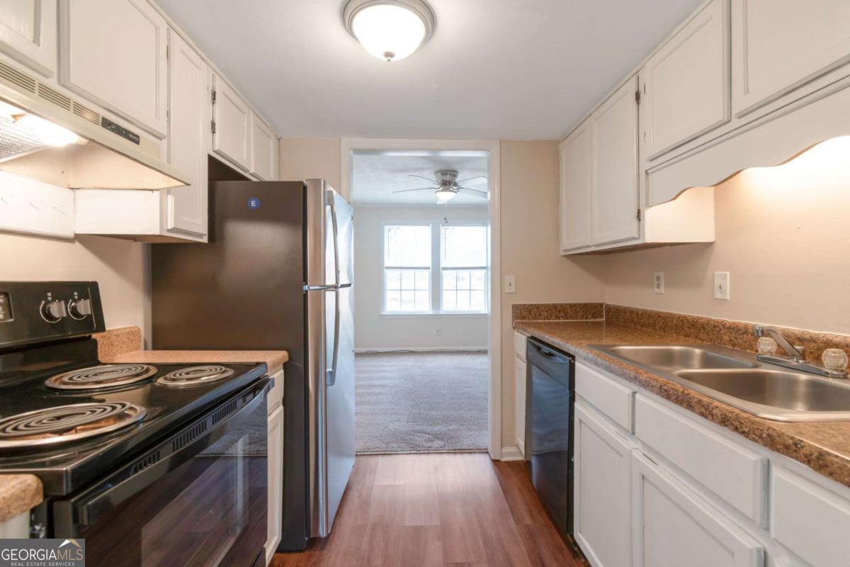 5633 Executive Way Property Photo 6