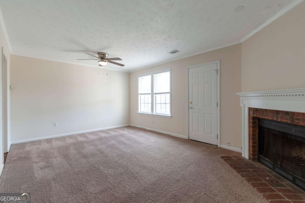 5633 Executive Way Property Photo 7