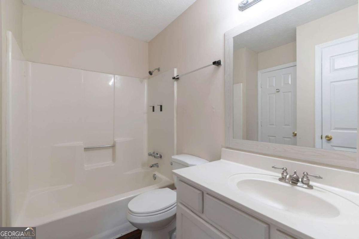 5633 Executive Way Property Photo 11