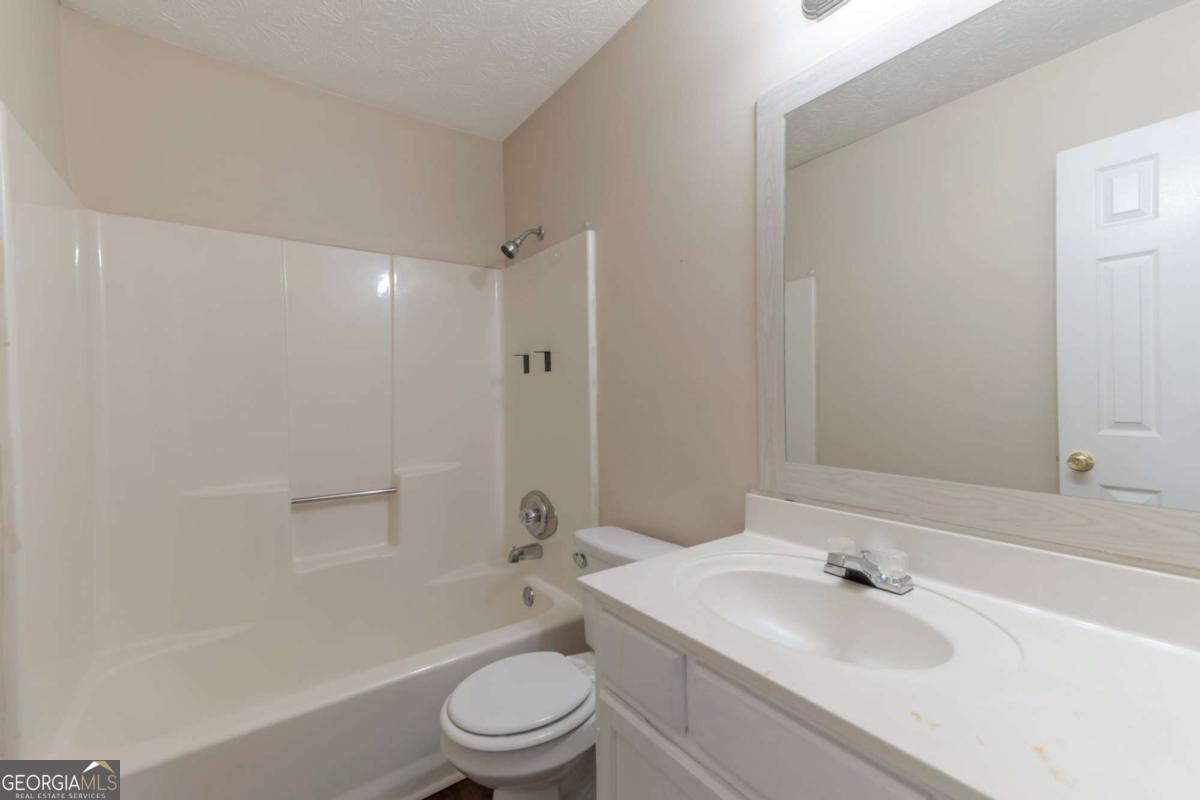 5633 Executive Way Property Photo 14