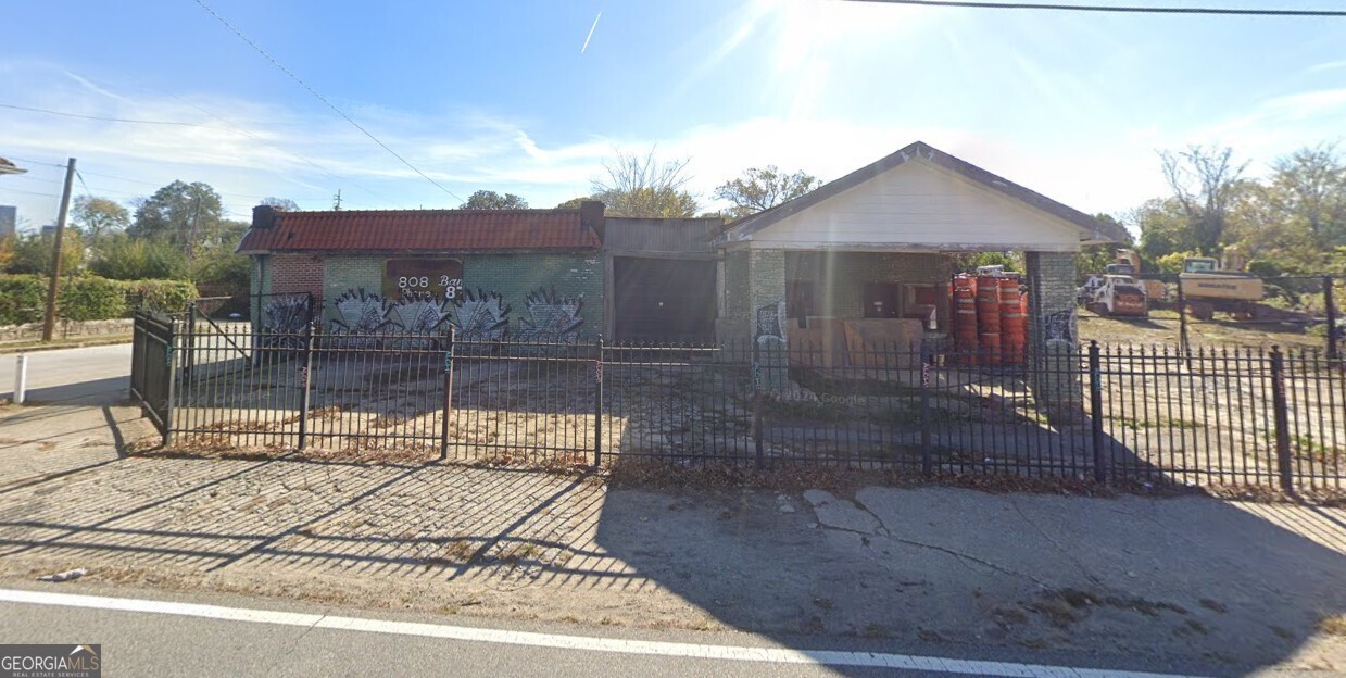 808 Donald Lee Hollowell Parkway NW Property Photo 1