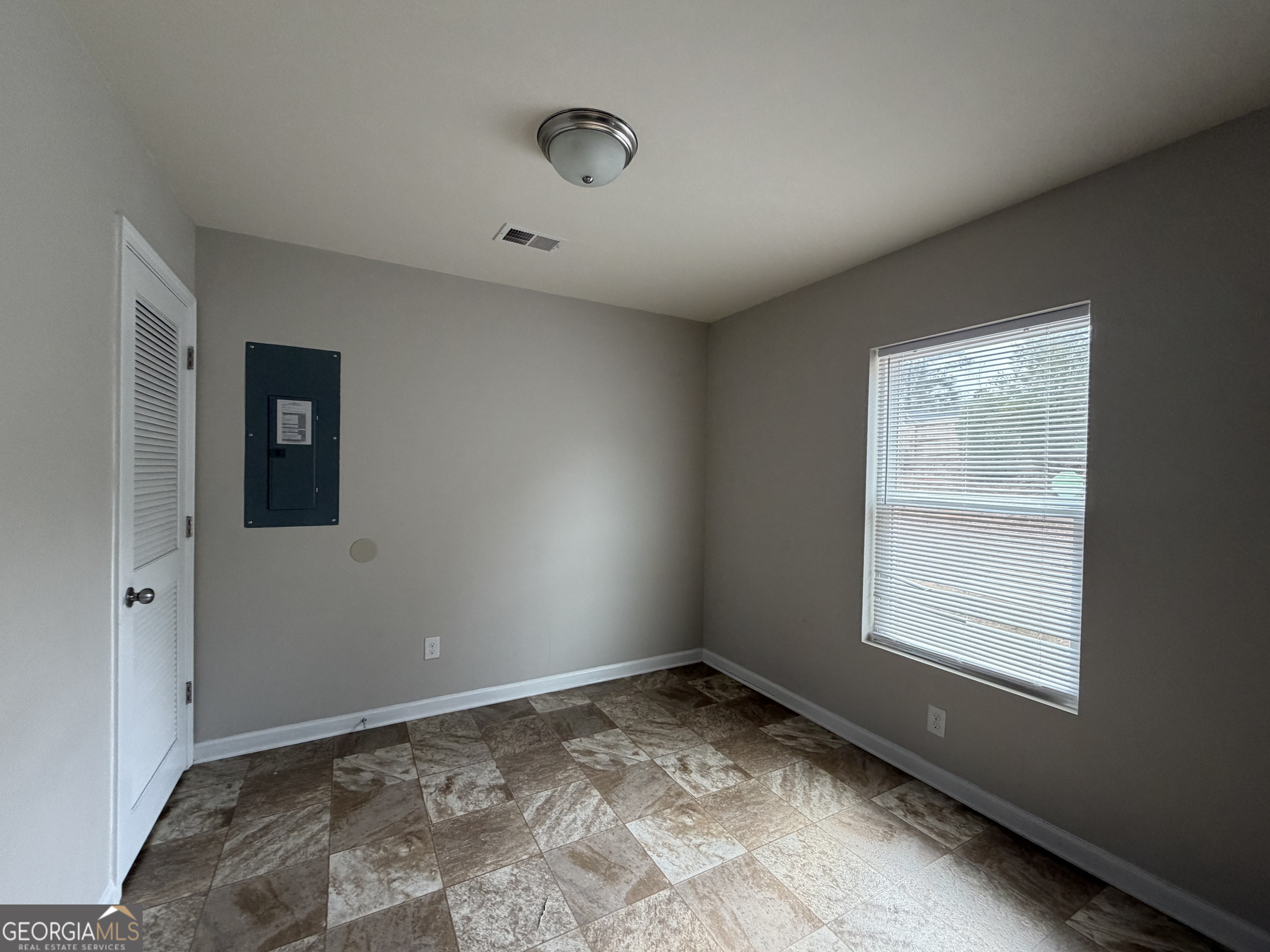 4010 Rambling Way Property Photo 4