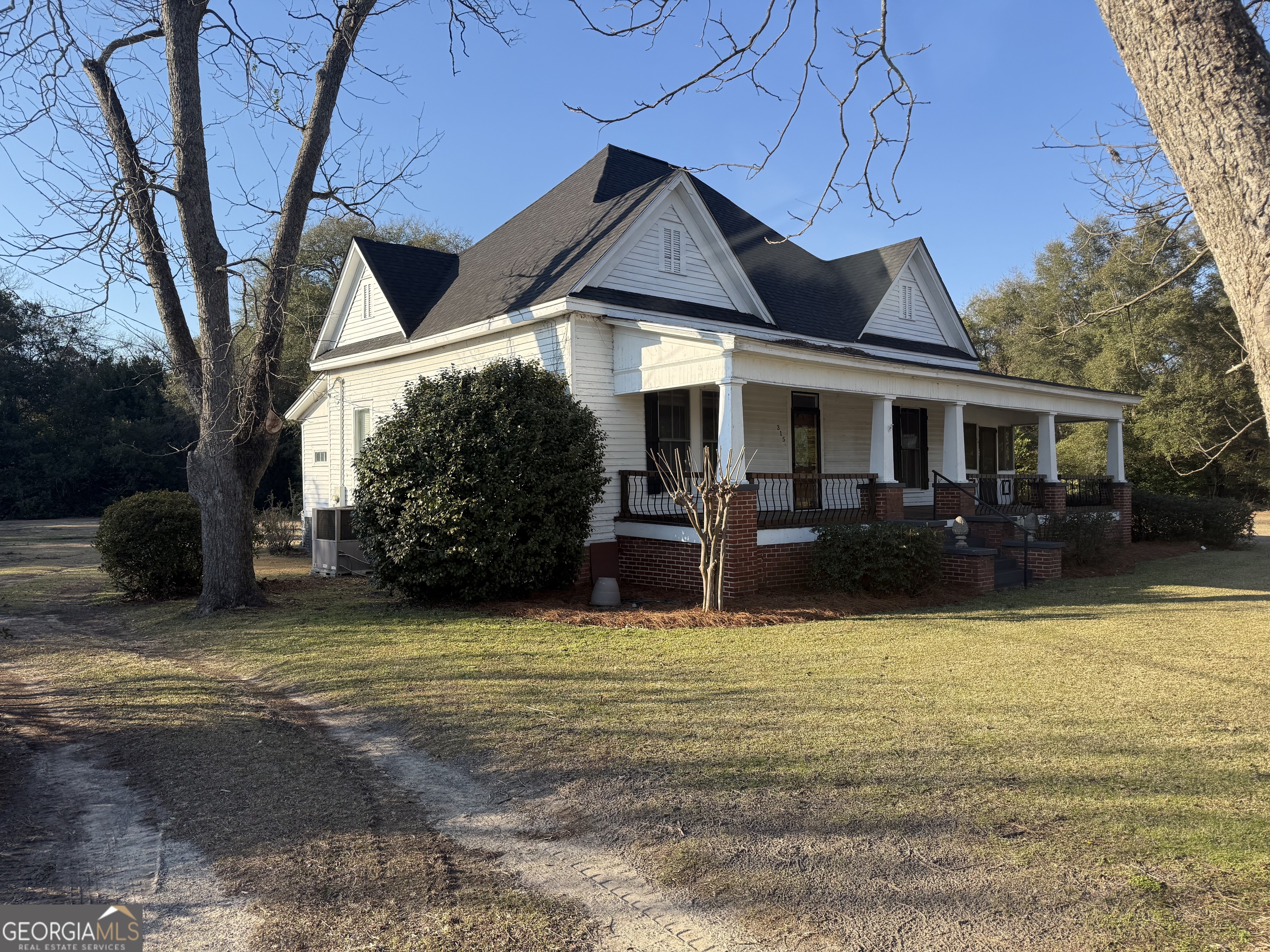 315 Pine Avenue Property Photo 2