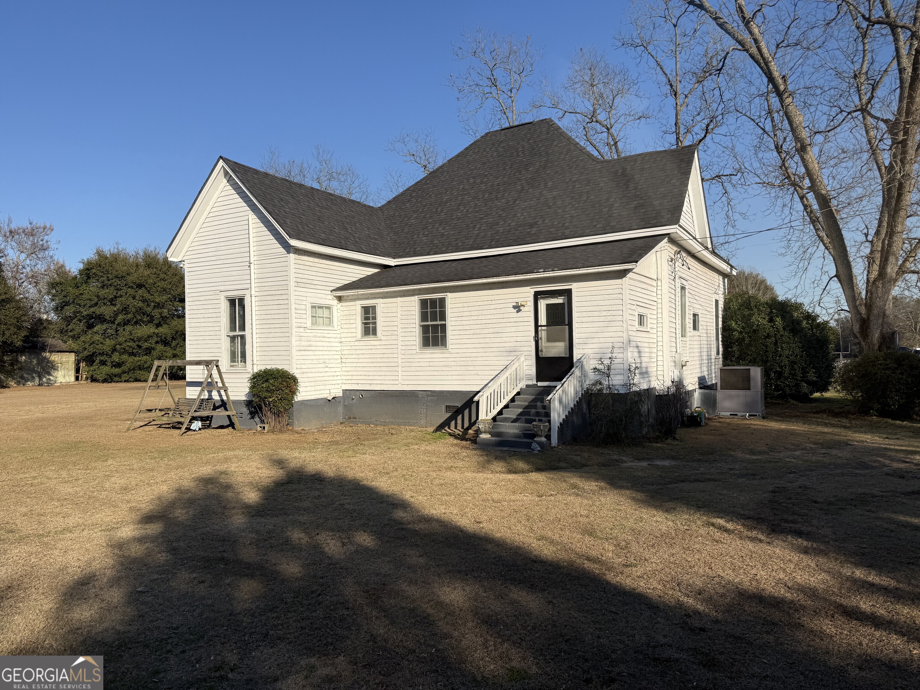 315 Pine Avenue Property Photo 3