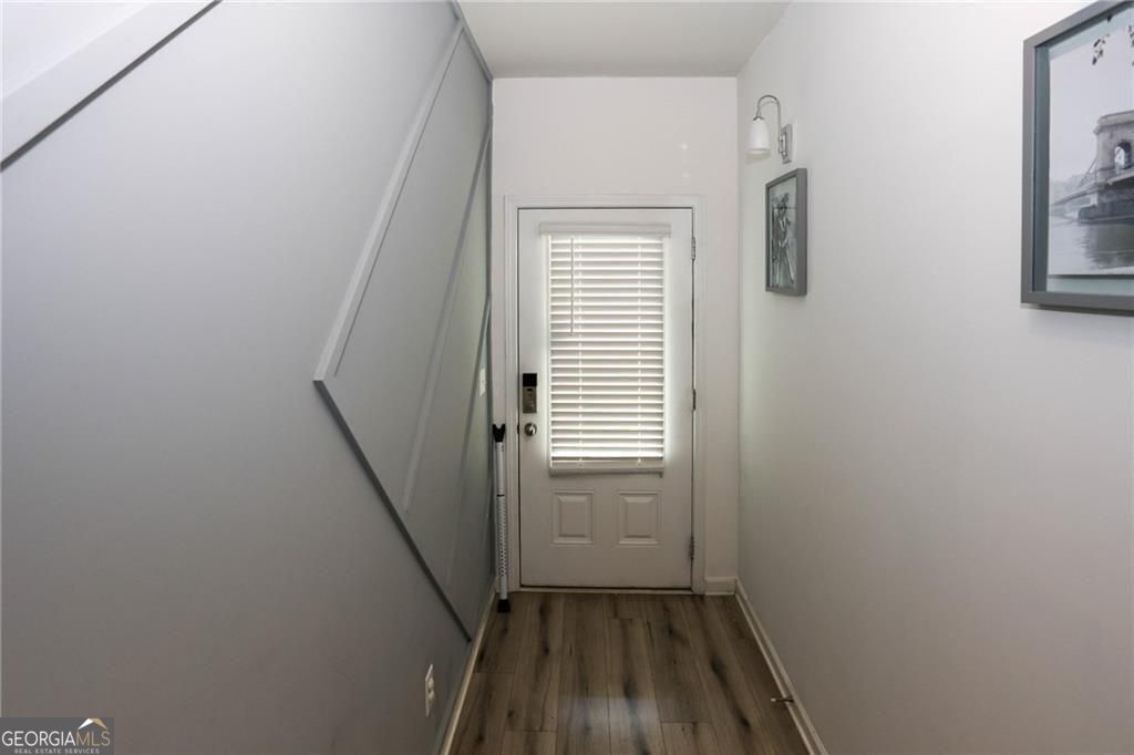 7488 Knoll Hollow Road Property Photo 2