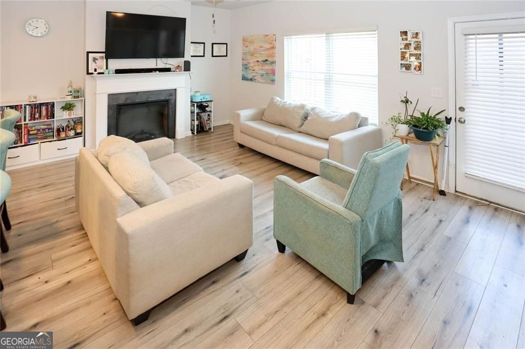 7488 Knoll Hollow Road Property Photo 8