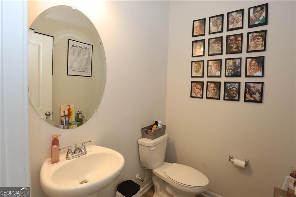 7488 Knoll Hollow Road Property Photo 12
