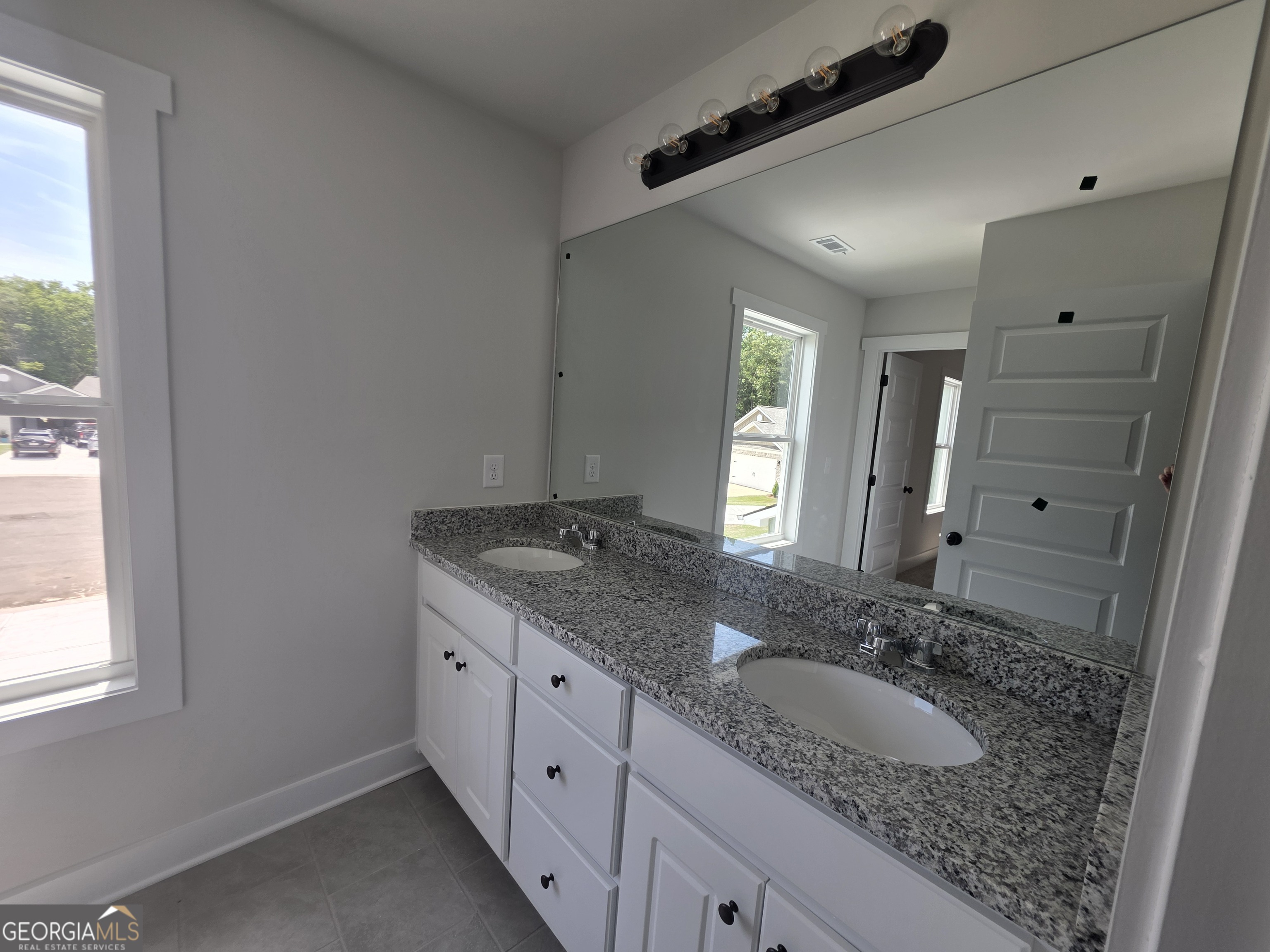 28 Vesta Court # 12 Property Photo 11