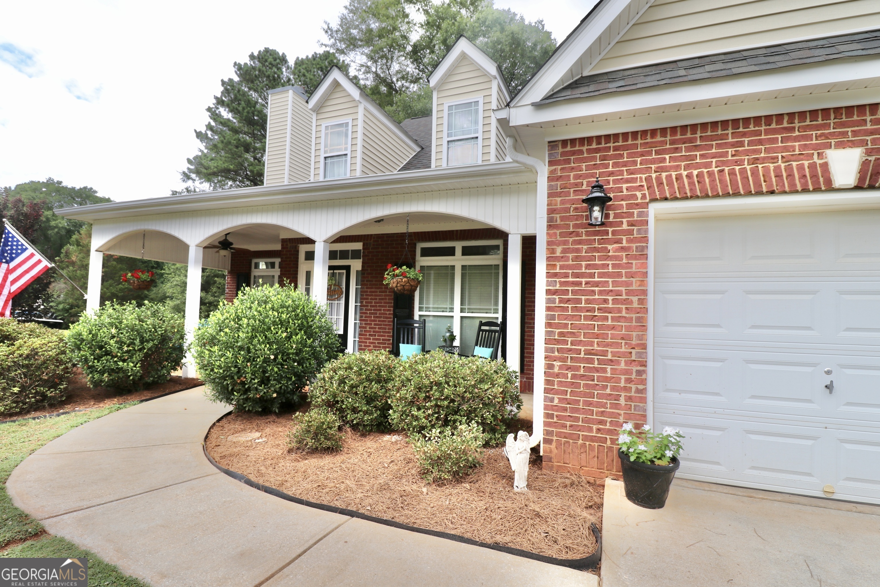 190 Roundtree Way Property Photo 3
