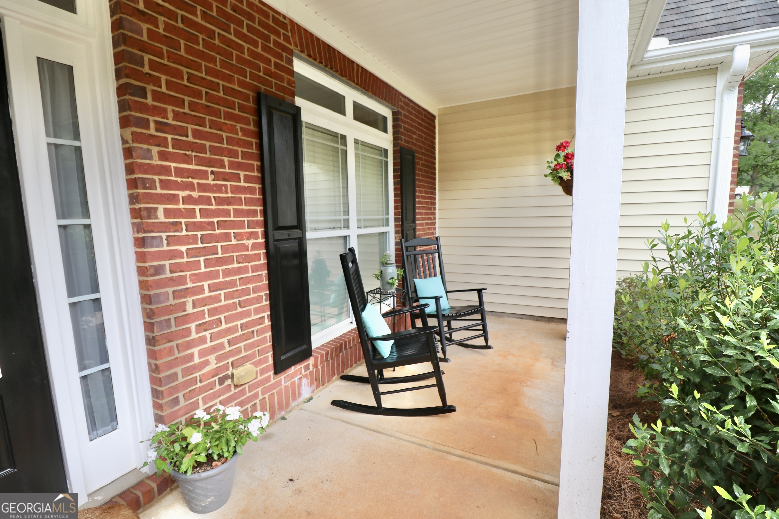 190 Roundtree Way Property Photo 6